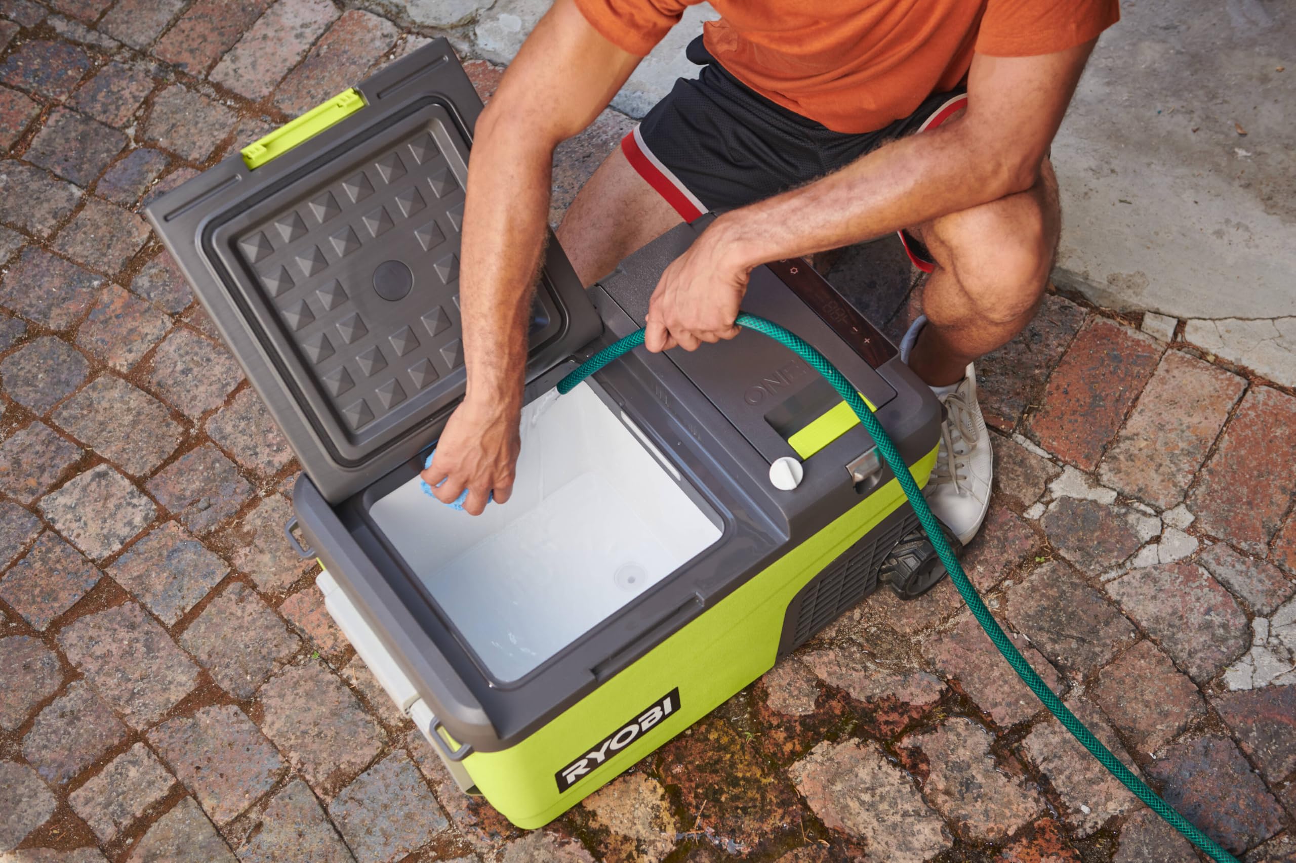 RYOBI 18 V ONE+ Akku-Hybrid-Kühlbox mit Gefrierfunktion RY18CB23A-0, Fassungsvermögen 23 L, inkl. 12 V KFZ-Adapter, 230 V Netzteil, ohne Akku und Ladegerät