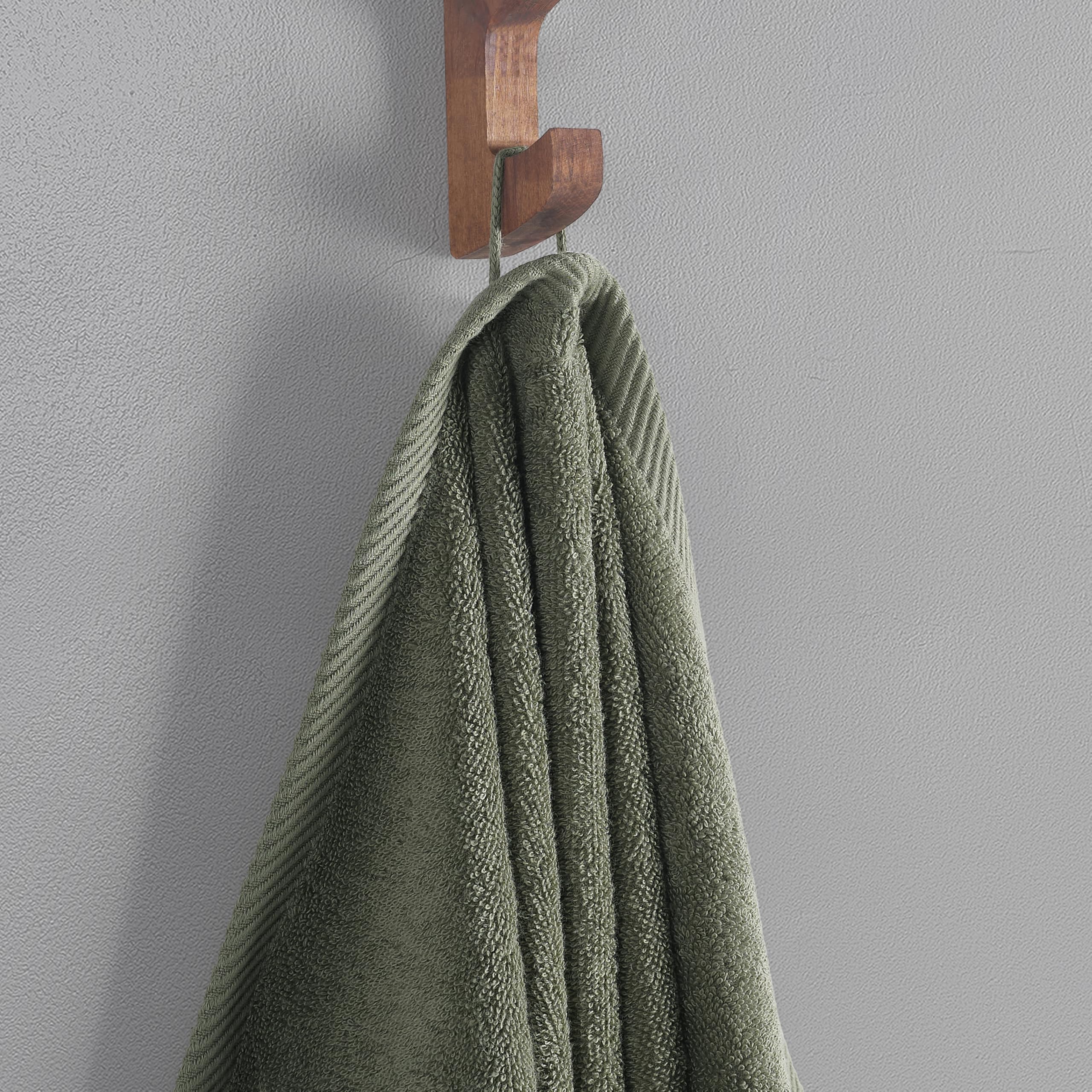 Roominess Handtuch Set 100% Baumwolle 6-teilig Salbeigrün (30x50, 50x100, 70x140) – Handtücher, Duschtücher & Gästehandtücher mit Aufhänger – saugfähig, Hotelqualität – Für Bad, Sauna, Hotel & Airbnb