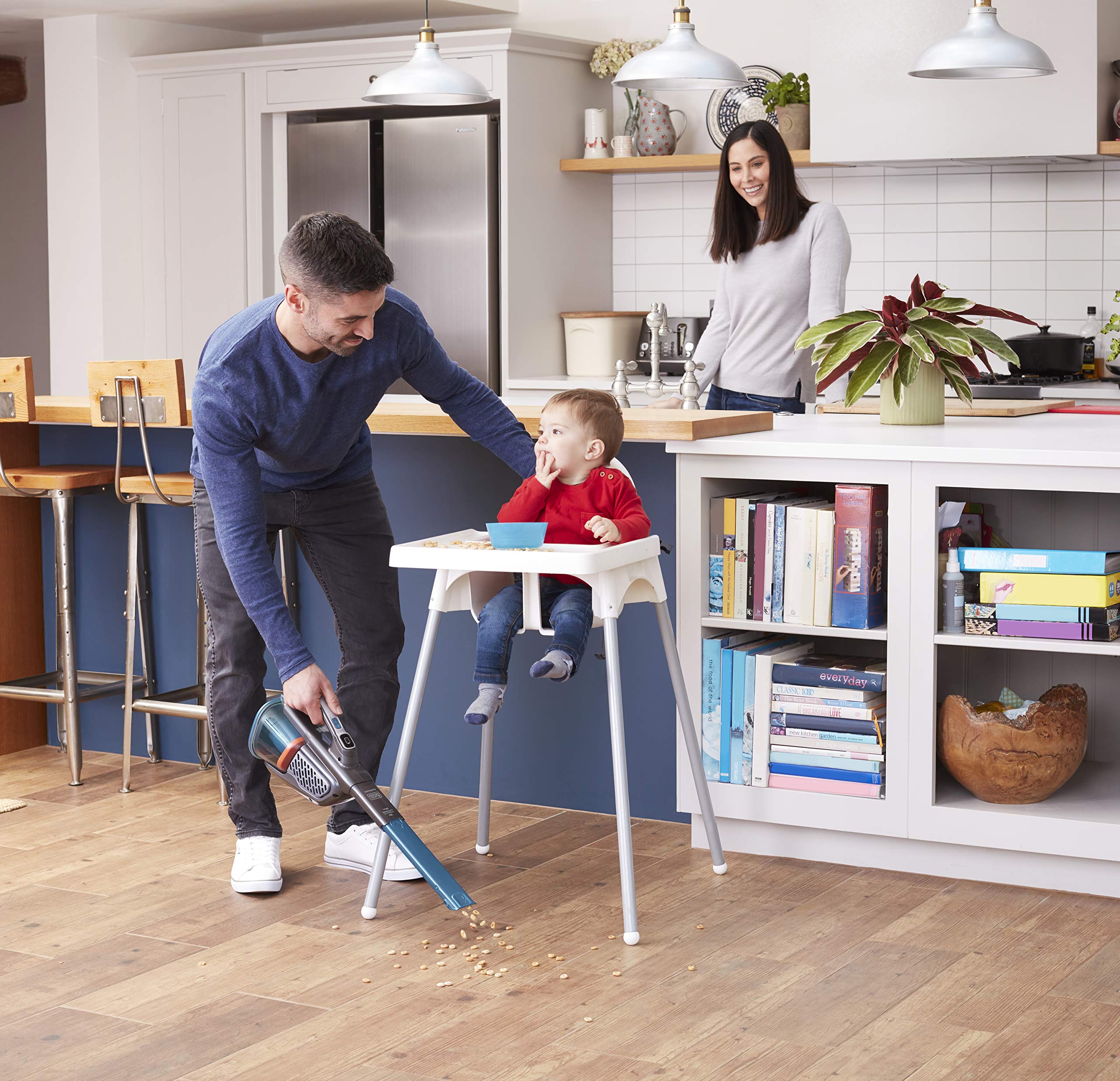 BLACK+DECKER Aspirateur de Table à Main sans Fil, 36W, Technologie cyclonique, 500 ML, 18V, BHHV520BF-QW Bleu/Argent/Titanium