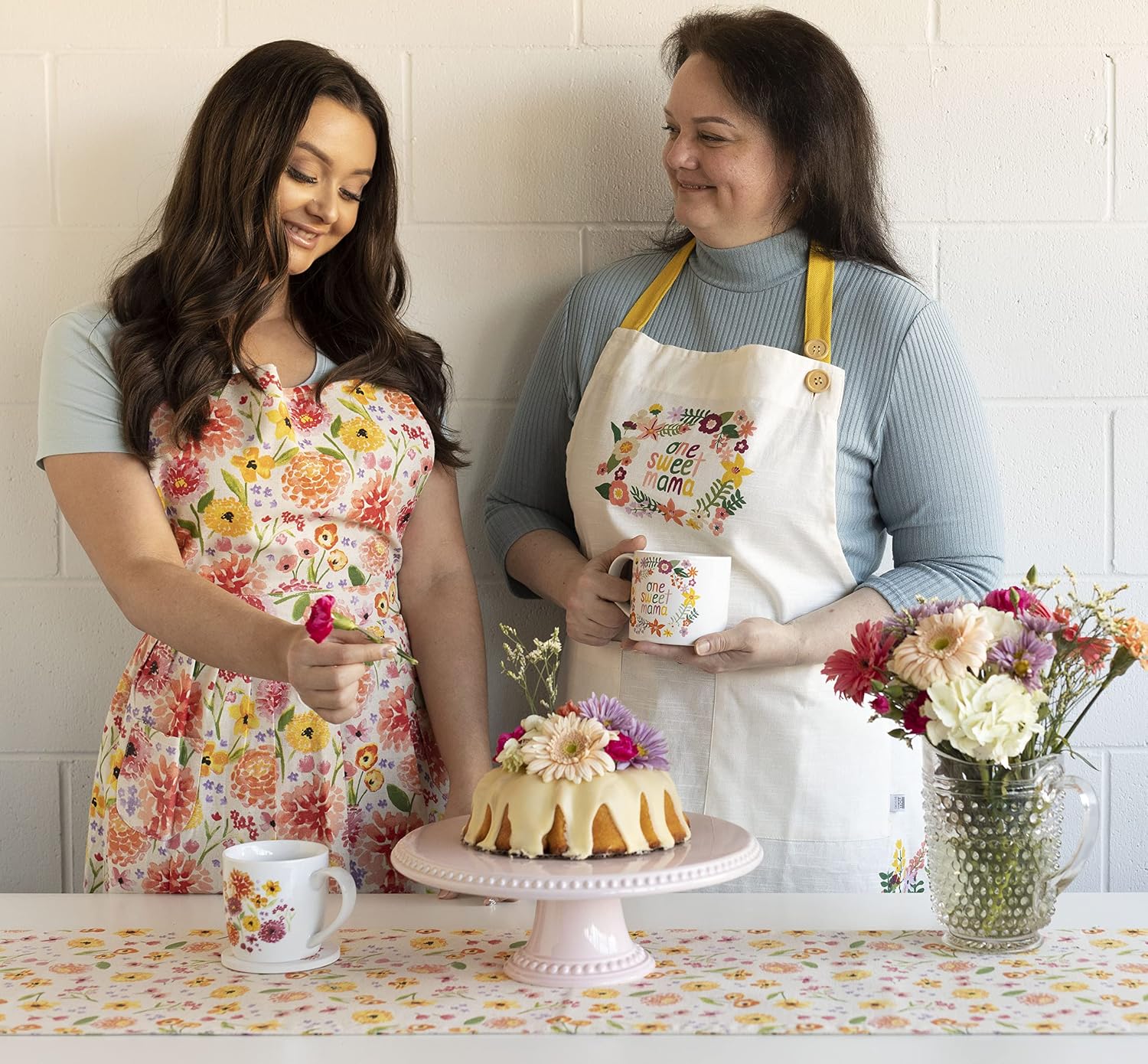 Now Designs Cottage Floral Classic Cotton Kitchen Apron with Two Pockets, Floral Print 28 x 29 in