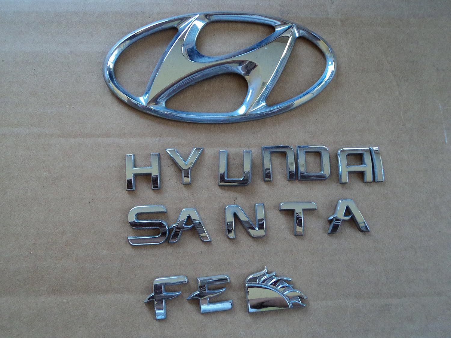 0104 Hyundai Santa Fe V6 Rear Trunk Chrome Badge Emblem
