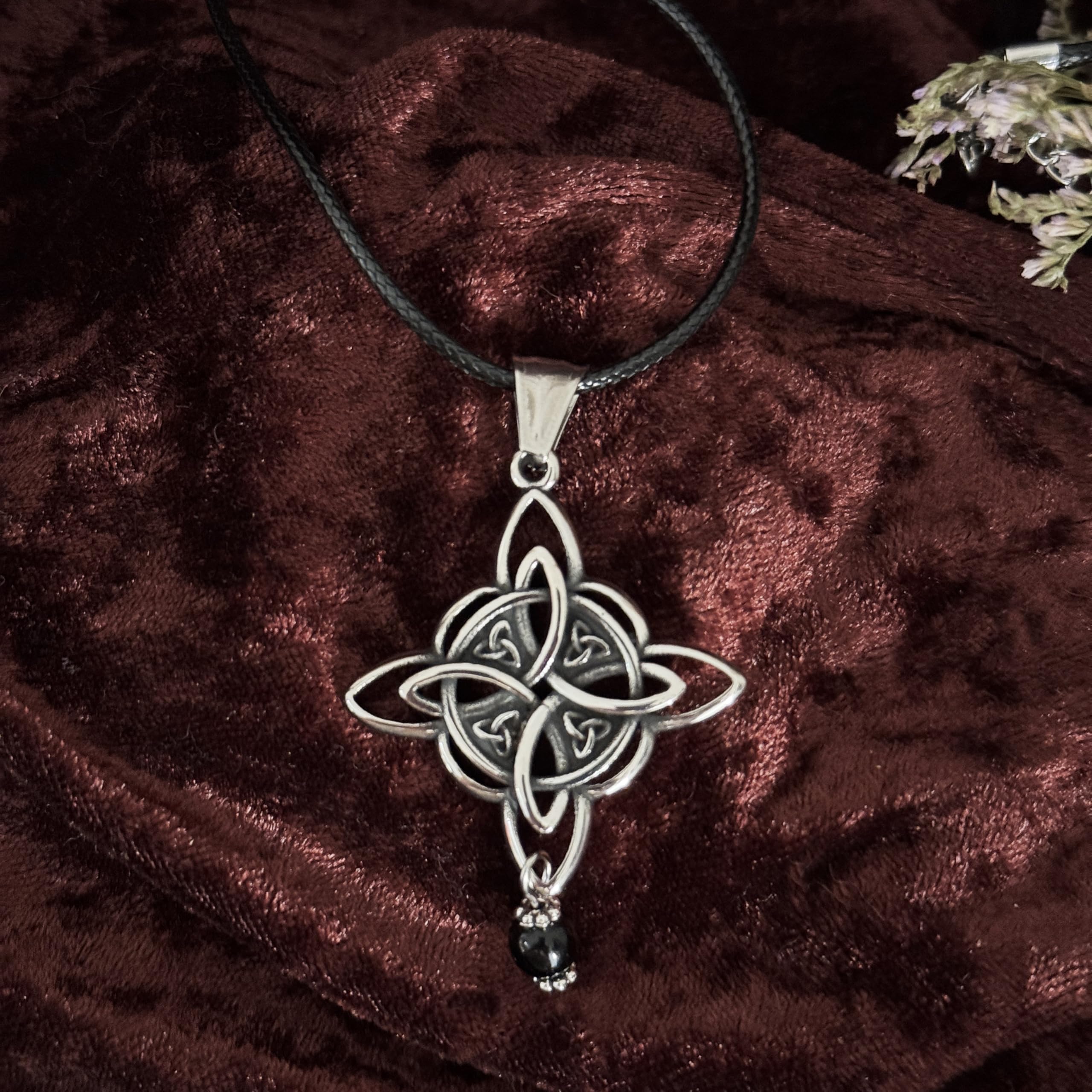 Simboliks Pack de 3 piezas: Triple Protección Esotérica, Colgante Nudo de Bruja con Ónix, Pulsera Tetragramatón y Anillo Sello de 7 Arcángeles, Acero Inoxidable, Amuleto contra Mal de Ojo y Hechizos