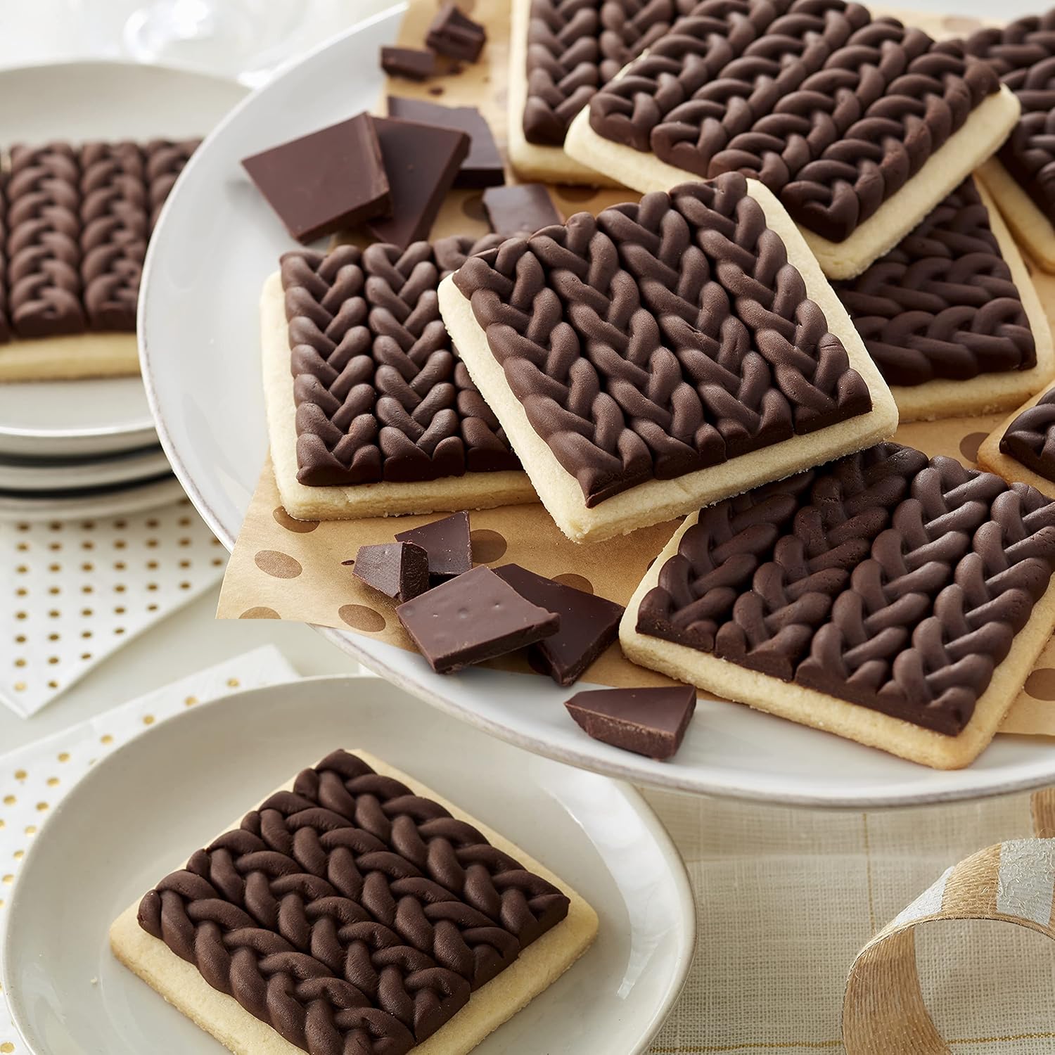 Wilton Milk Chocolate-Flavored Fondant for Cake Decorating, 24 oz.