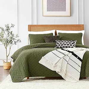 ROARINGWILD Olive Green Cloud Queen Size Quilt Bedding Sets with Pillow Shams, Farmhouse Lightweight Soft Bedspread Coverlet, All Season Rustic Country Thin Comforter, 3 Pieces, 90x90 inches