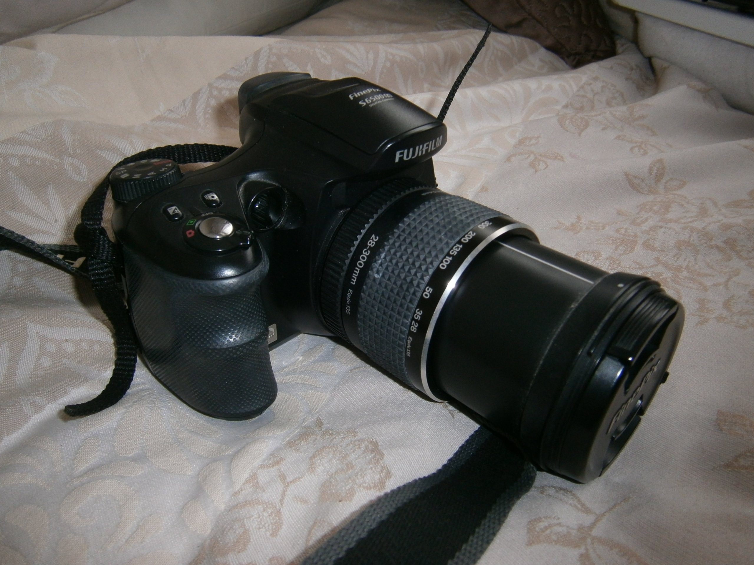 Fujifilm FinePix S6500 - Cámara Digital Compacta 6.3 MP (2.5 Pulgadas LCD, 11x Zoom Óptico)