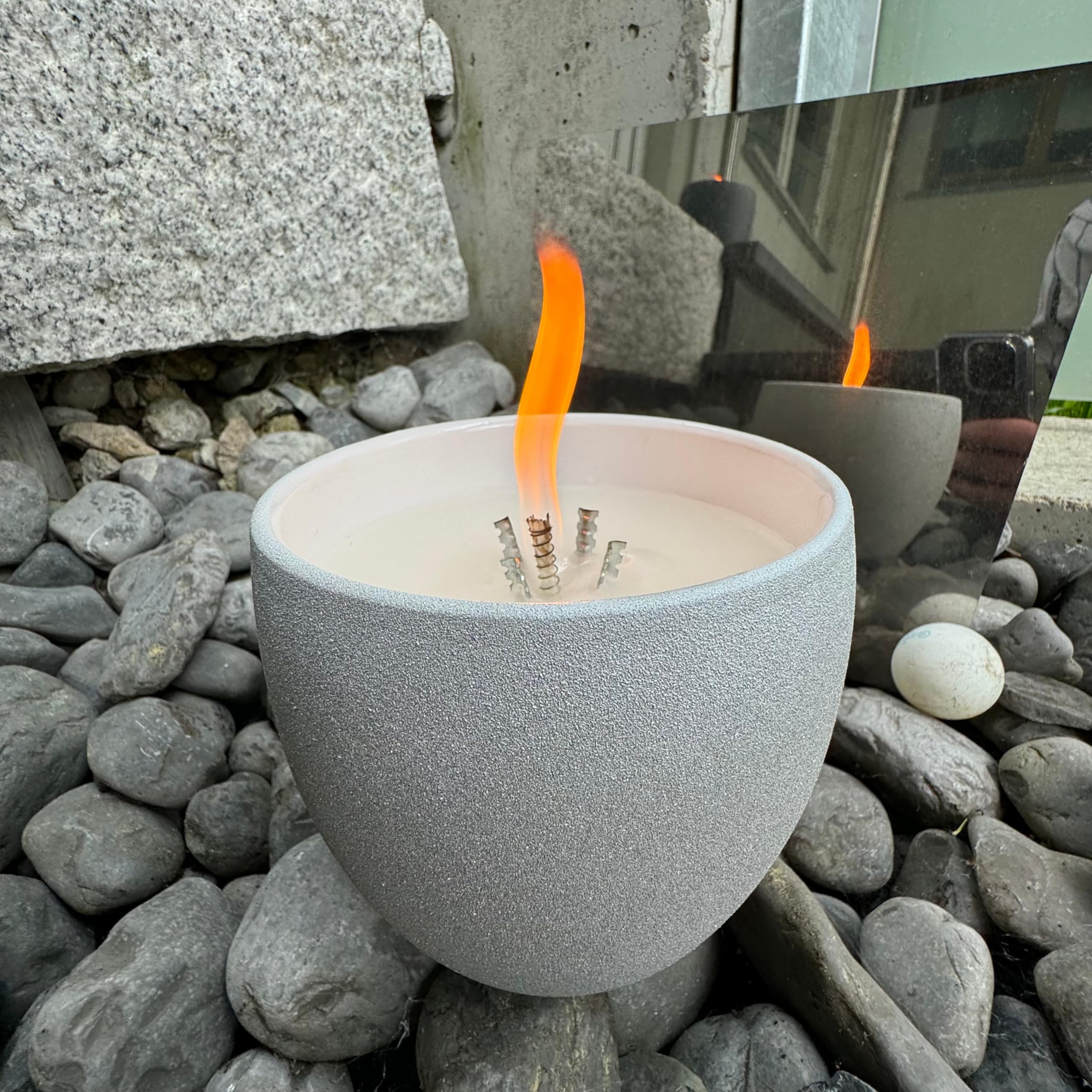 Schwabenfire Spezial Outdoor Kerze in Terracotta Schale Grau Duftkerze mit 100 % natürlichem Citronella Öl und unendlichem Dauerdocht Windlicht Outdoor Tischfeuer Campingkerze Geschenke für Frauen