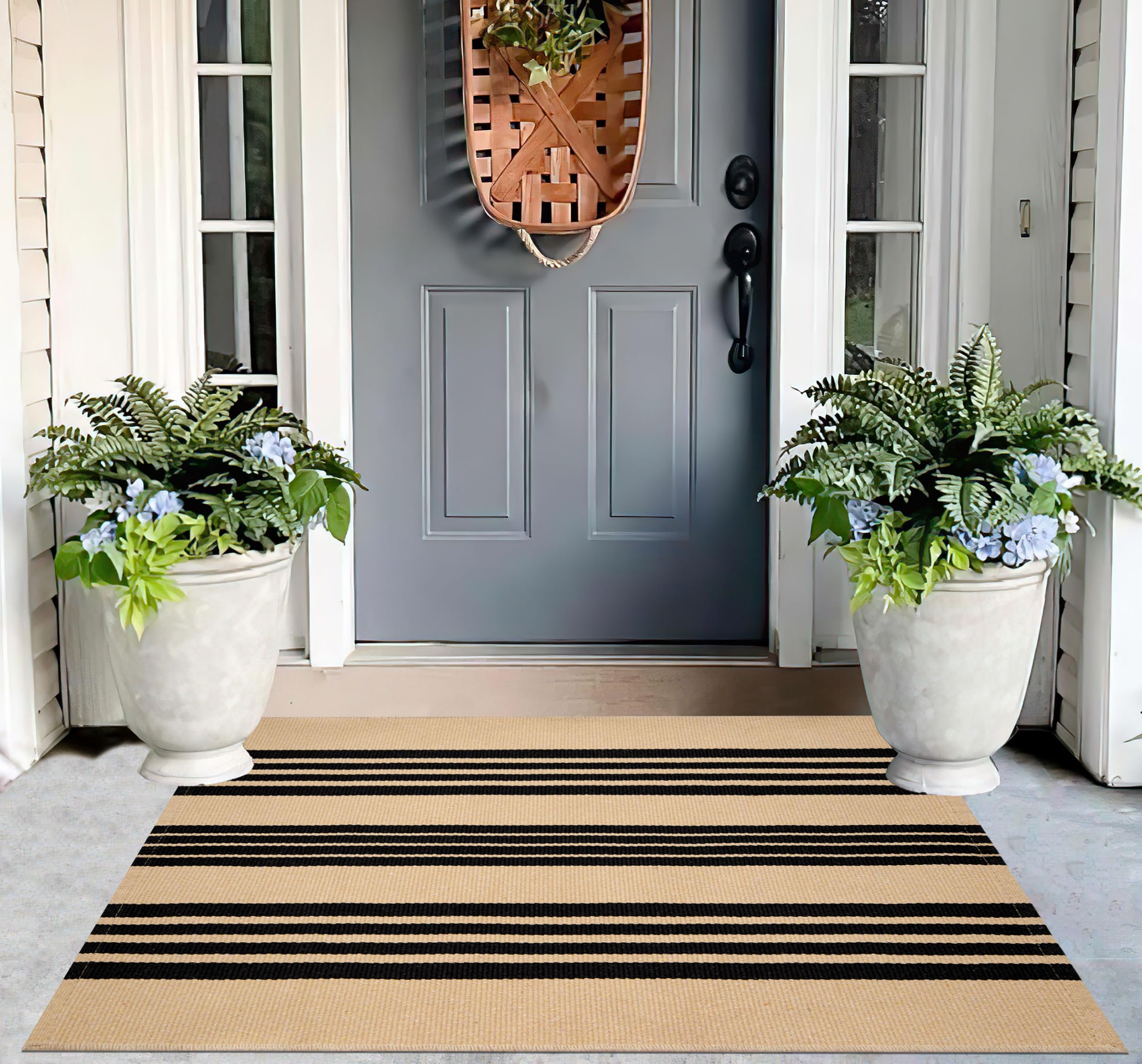 Felpudo de Entrada a Rayas en, 70 x 109 cm, Color Beige y Negro.