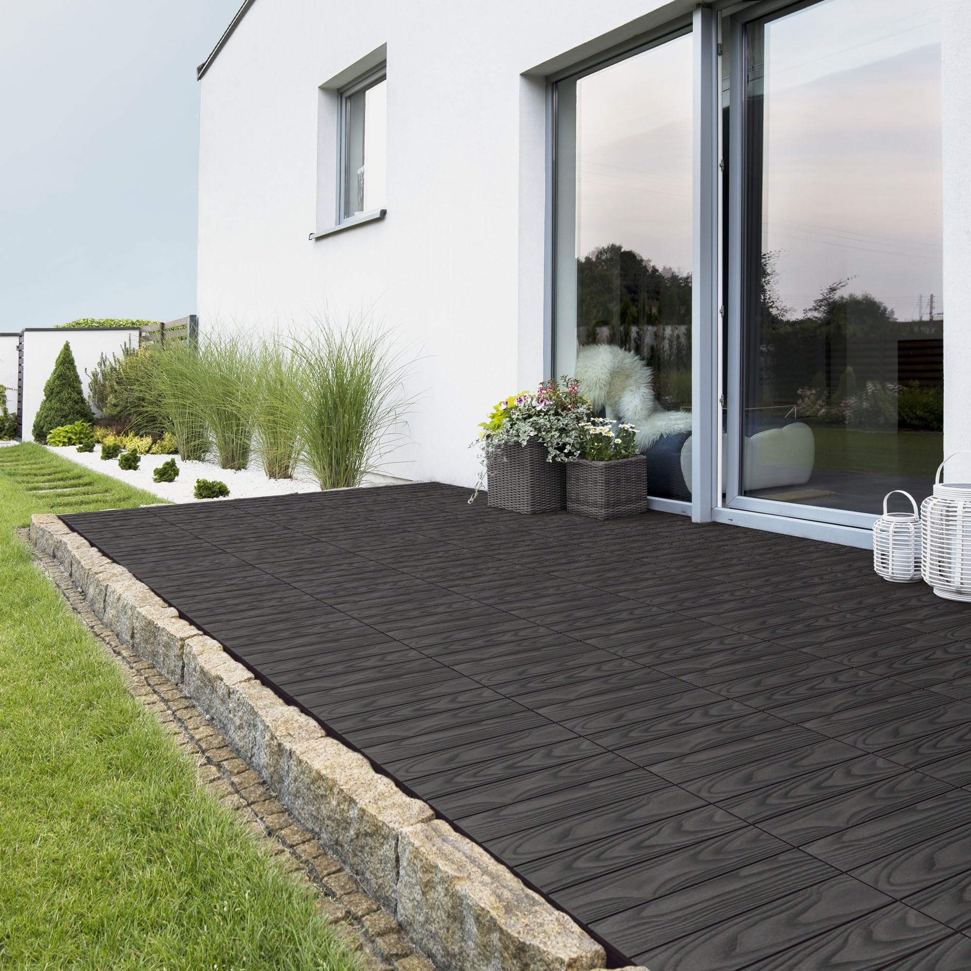 ECD Germany Baldosas de Patio WPC de 30x30 cm 11 Piezas para 1m² Aparencia de Madera Antracita con Sistema de Drenaje e Instalación Mediante Clic, Losa Aspecto Tabla de Leña para Terraza y Balcón