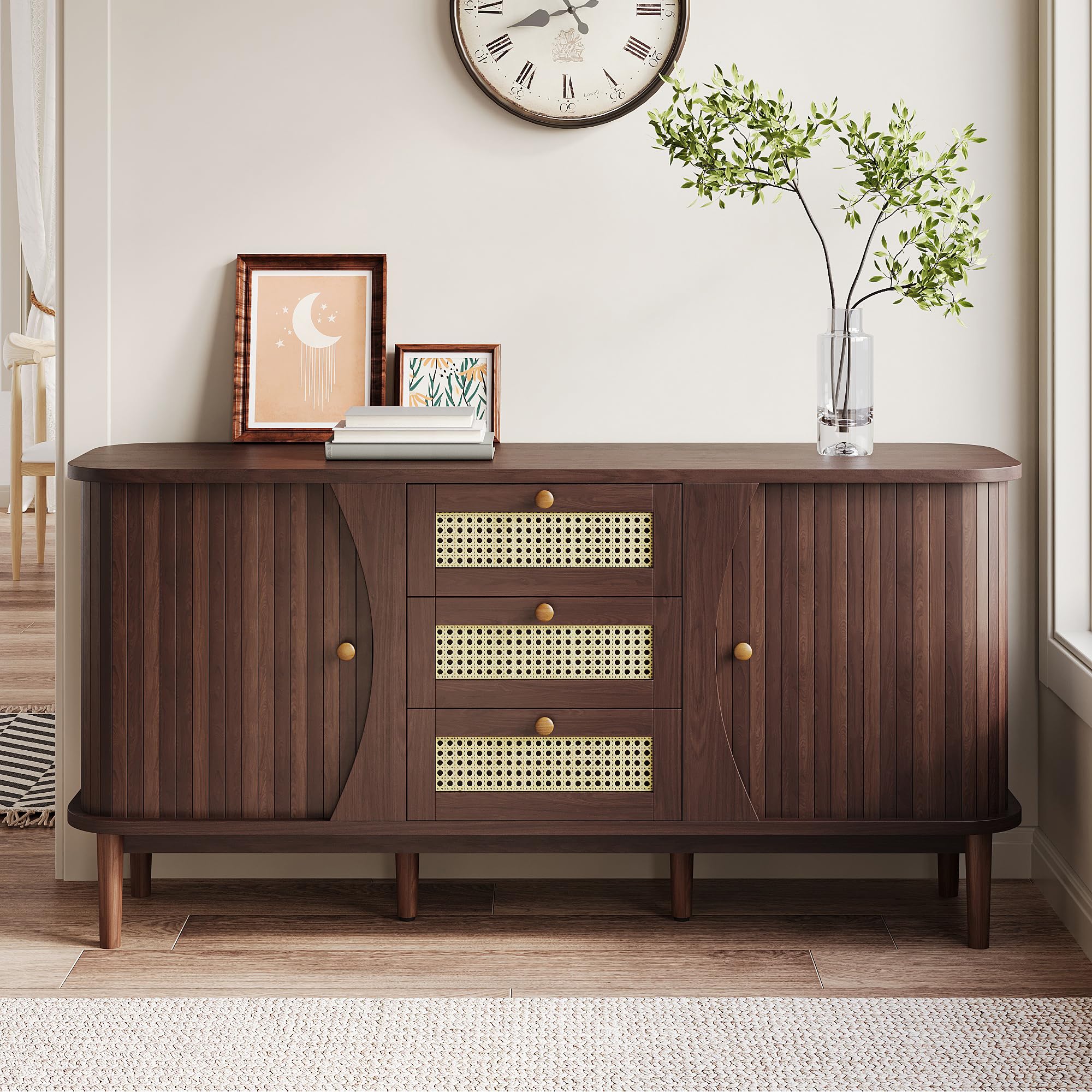 Merax Rattan Sideboard Kommode mit 3 Rattan Schubladen und 2 Schiebetüren, Sideboard Holz Küchenschrank Buffet mit verstellbaren Einlegeböden, gewölbter Platte Design, Walnuss/140.5x40x76cm