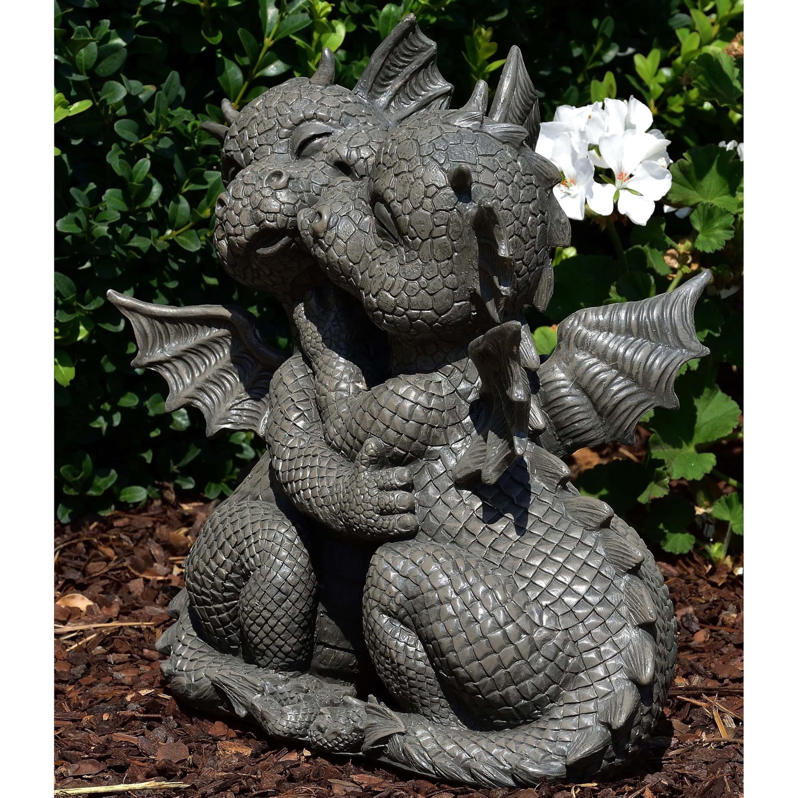 Süsser Gartendrache Liebespaar küsst sich Drache Figur Gartenfigur Liebe