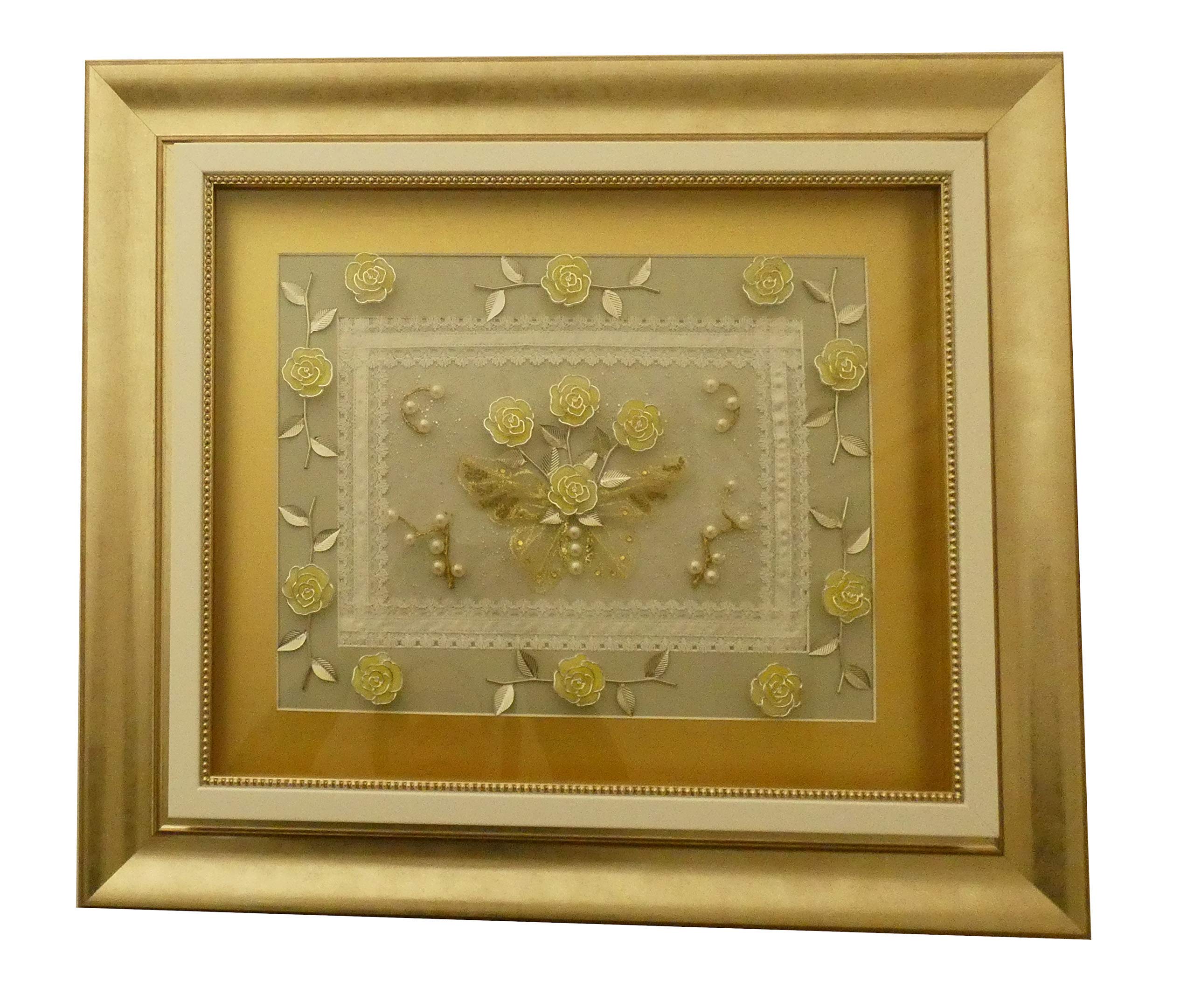Cuadro decoración salón hecho a mano. Con cenefa de puntilla artesanal, flor de cristal y doble marco. Regalo único y exclusivo.