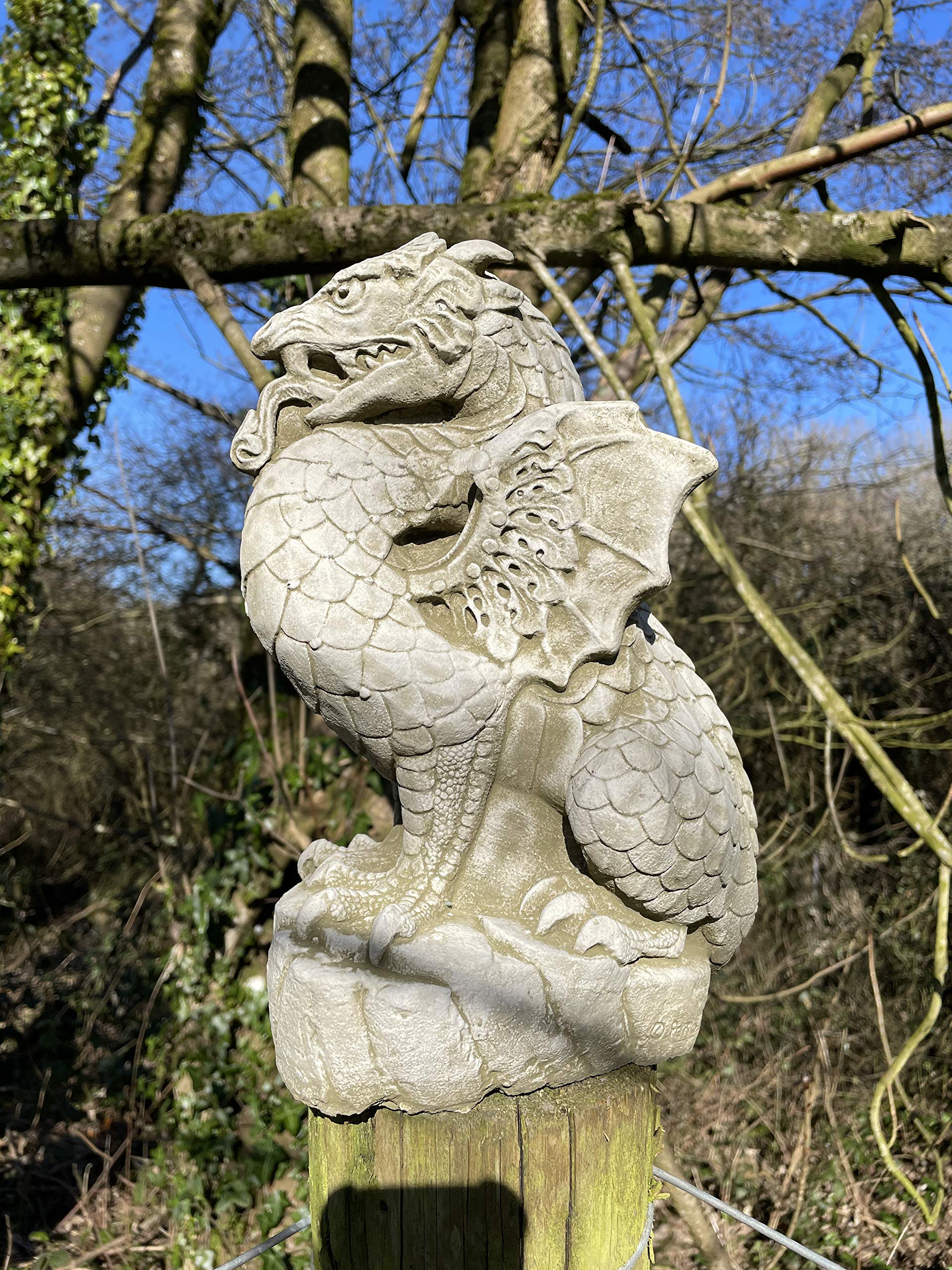 Statue de dragon écailleux | Pierre reconstituée mythique décoration de jardin en béton