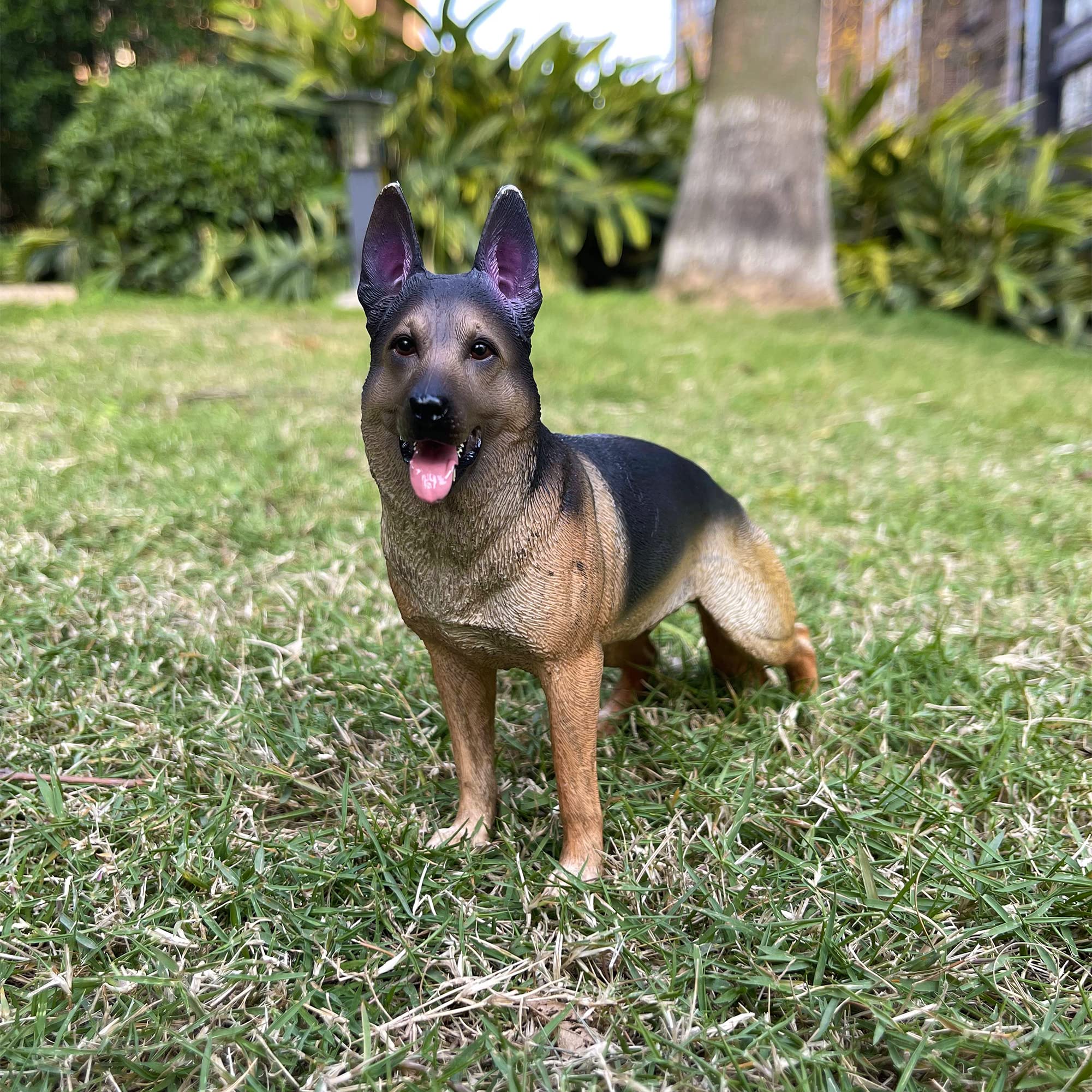 Amazon.co.jp: NAKIMO リアルな犬の置物 ジャーマンシェパード 