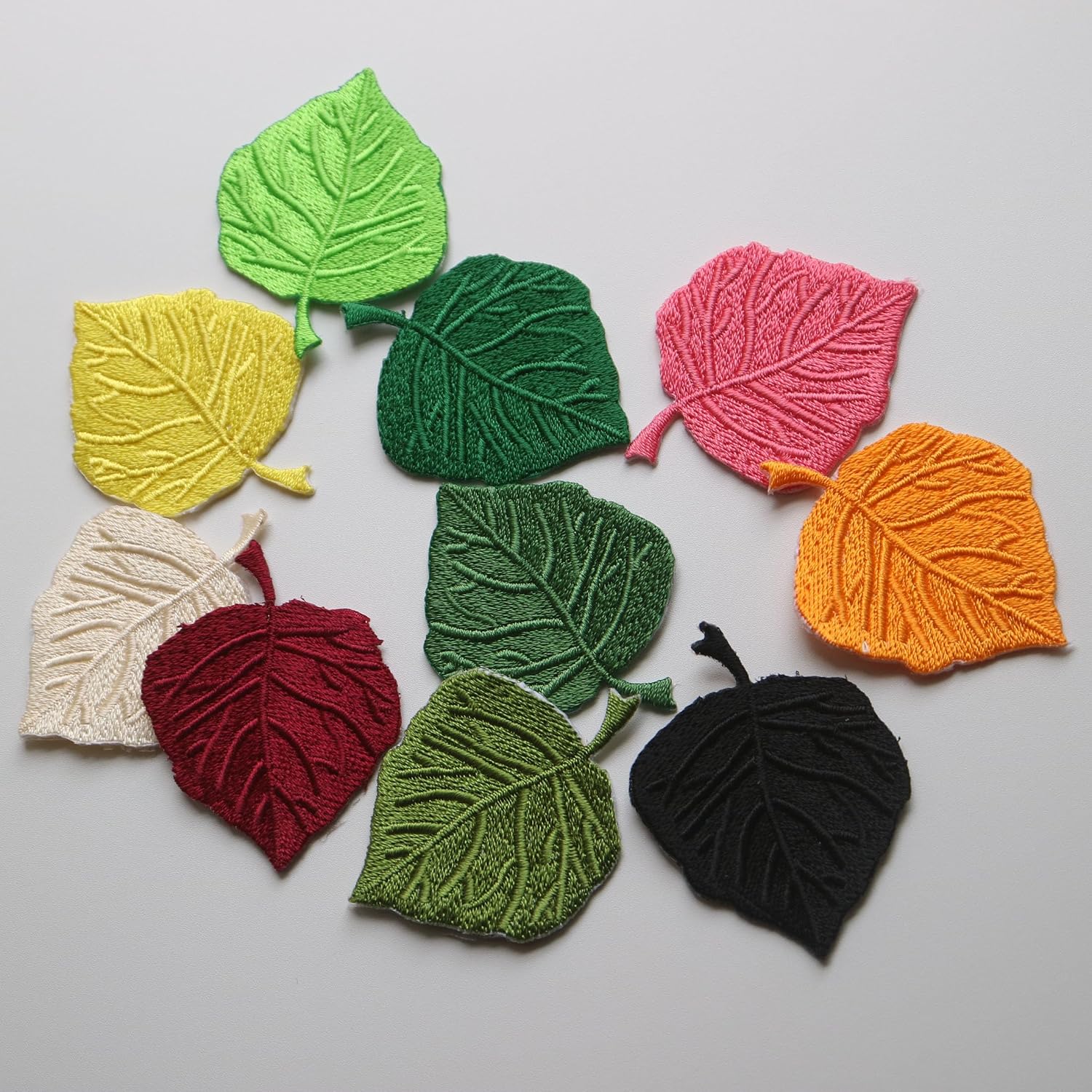 10pc/lot Colorful Iron on Leaves Patches for Clothing Leaf Embroidered Ironing Applique parches Sticker for Bags Backpack Jeans