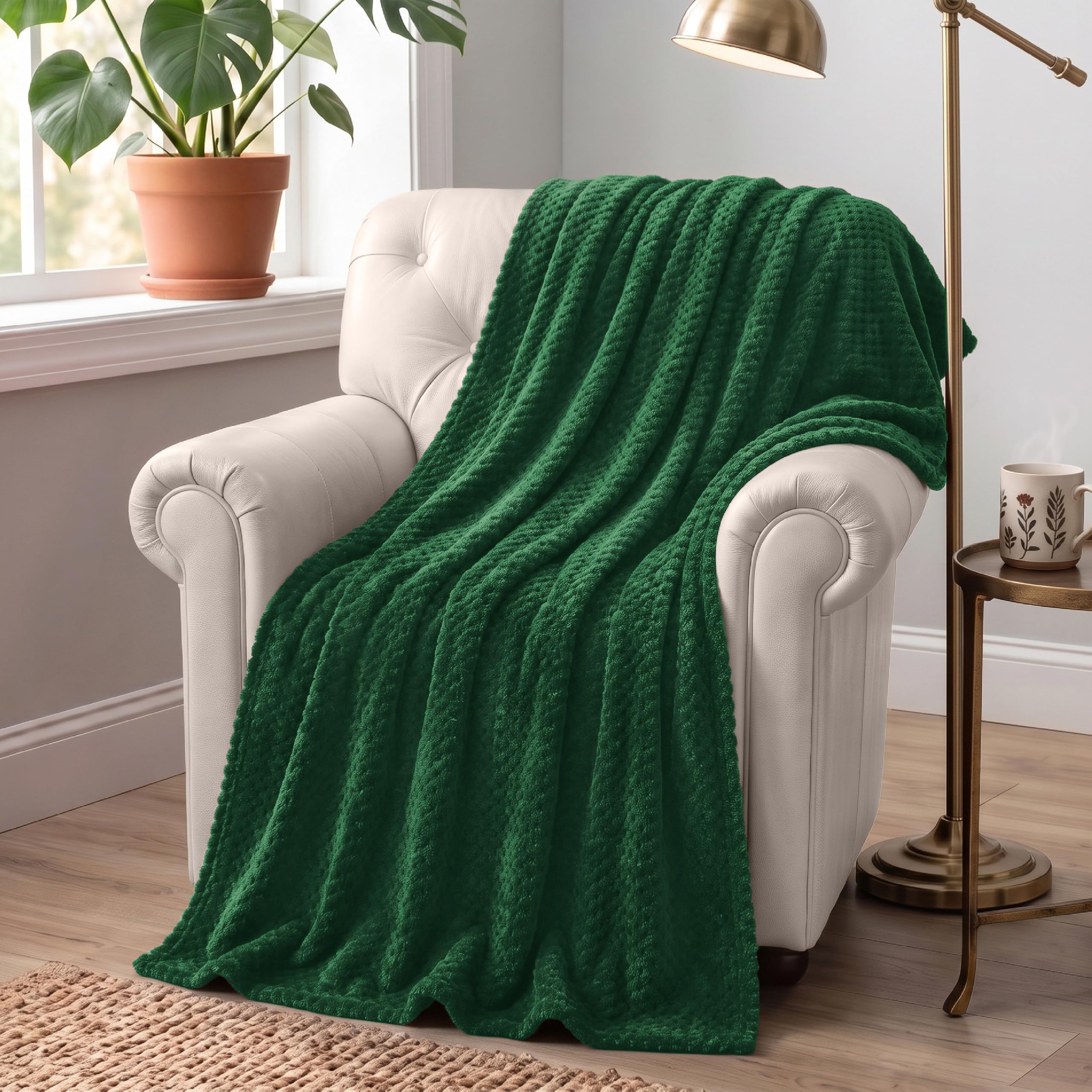 PAVILIA Couverture en Molleton Vert émeraude pour canapé, Sofa et lit, Microfibre Jacquard gaufrée, Chaude, légère, résistante à la décoloration, décoration pour Toutes Les Saisons, 152,4 x 203,2 cm