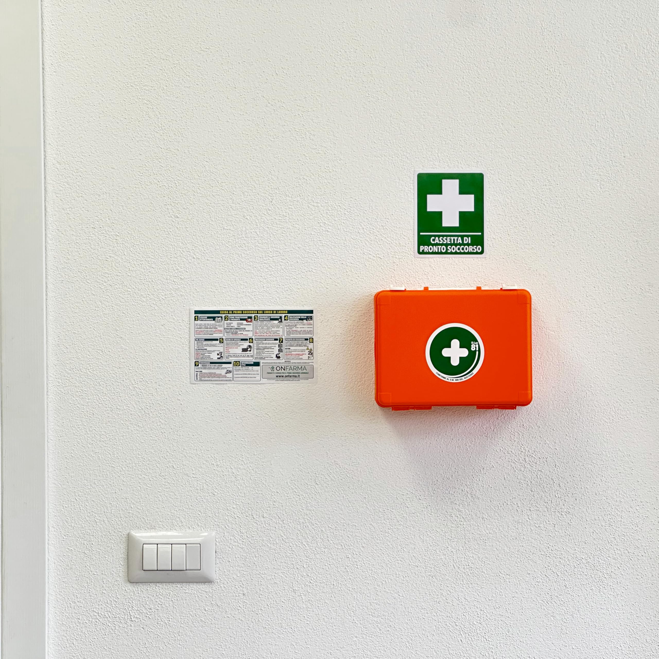 ONFARMA FARMA1 Cassetta pronto soccorso COMPLETA DI CARTELLO PRIMO SOCCORSO conforme DM 388 allegato 2 per aziende fino a 2 lavoratori e mezzi aziendali