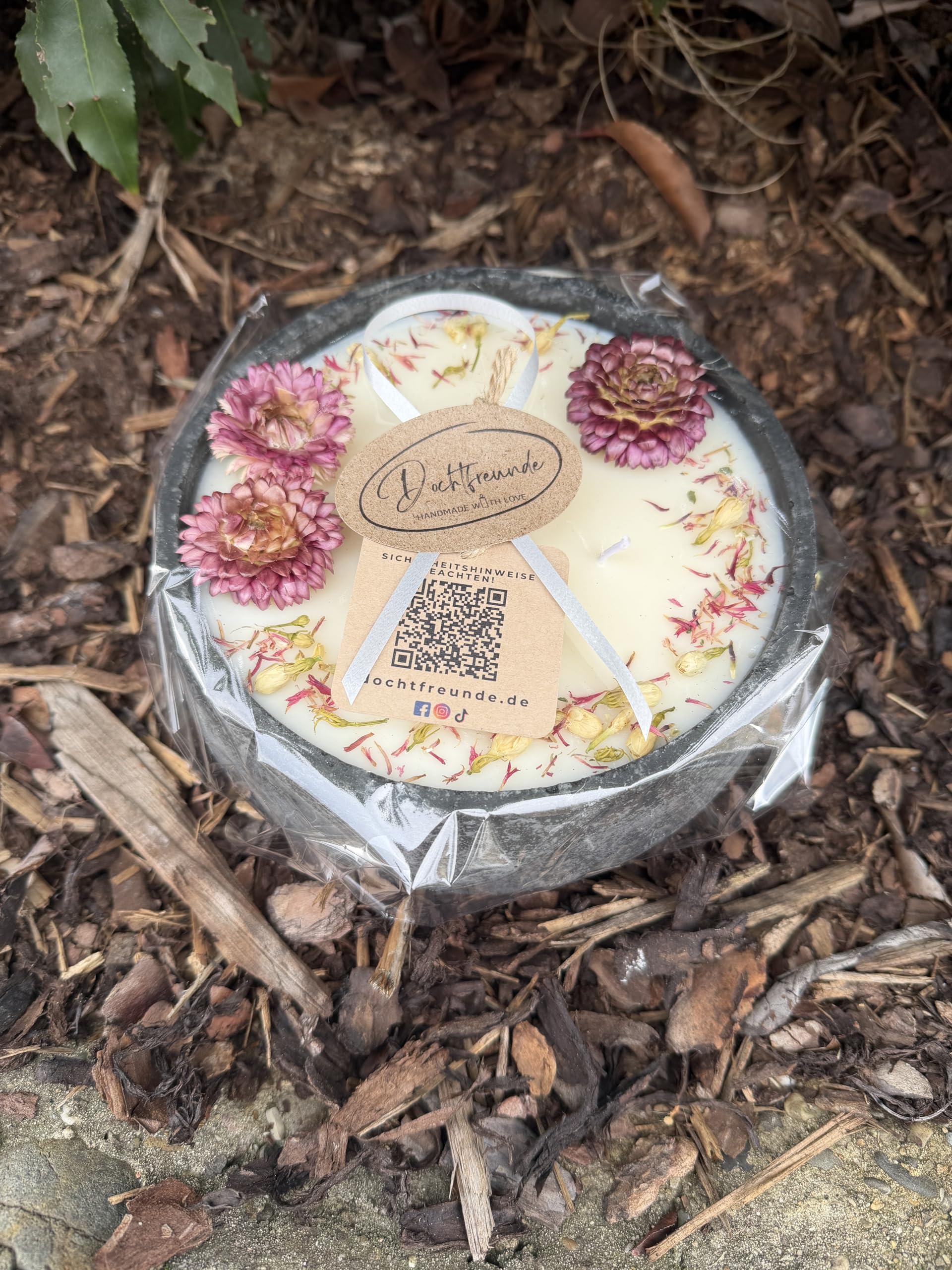 XL Betonkerze "Big Bloom" (Ø 18cm) | Handgegossene 3-Docht Sojawachs Kerze | Mit echten rosa Blüten | Vegan & Nachhaltig | Made in Germany (Frühlings-Deko & Geschenk) (Citronella)