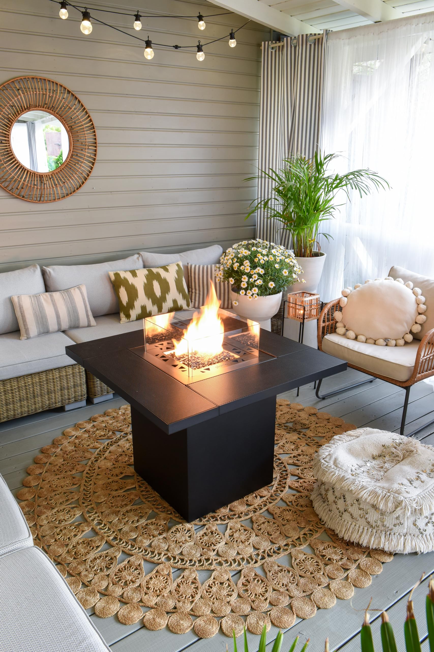 Planika Square Table - Mesa de Fuego de Gas - Chimenea con Mesa - Chimenea de Exterior de Gas y Mesa de Jardín en Uno - Compartimento Interior para Bombona de Gas - Resistente a la Intemperie - Funda