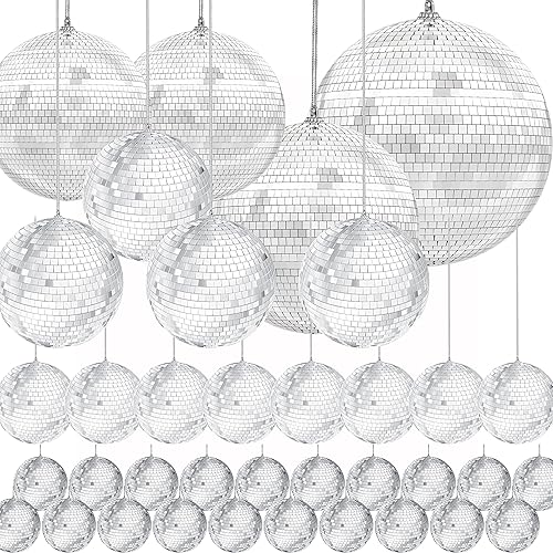 The Dreidel Company Juego de 108 mega bolas colgantes plateadas con cadena adjunta para anillo, refleja la luz, divertidas decoraciones para fiestas