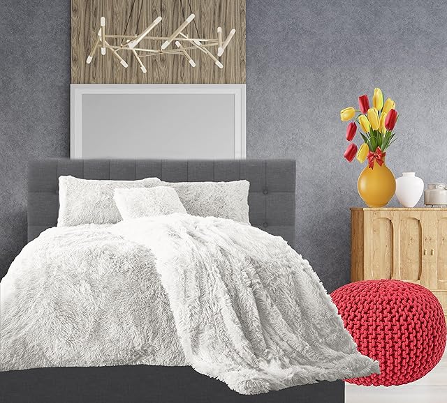 Comfort Collections Teddy Cuddles Fleece Duvet Quilt Cover Hug & Snug Bedding Set With Matching Pillowcase Warm and Cosy White Bedding Set Double 200cm x 200cm Approximately.