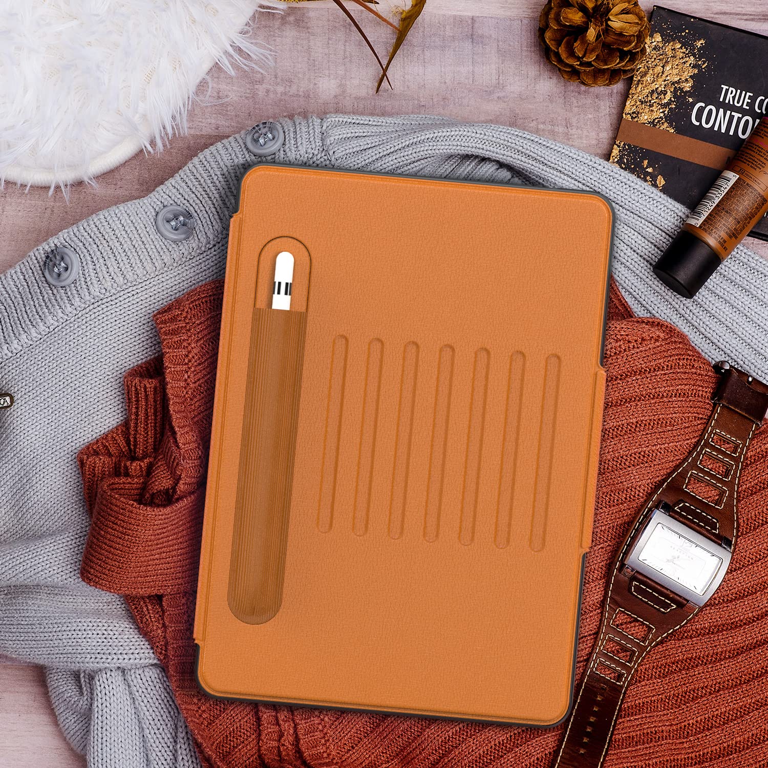 DAORANGE Custodia per iPad 9a/ 8a/ 7a Generazione 10.2 Pollici, Cover in PU-Pelle a Protezione Completa con 7 Angoli Regolabili Magnetico, Tasca per Pencil, Funzione Auto Svegliati/Sonno(Marrone)