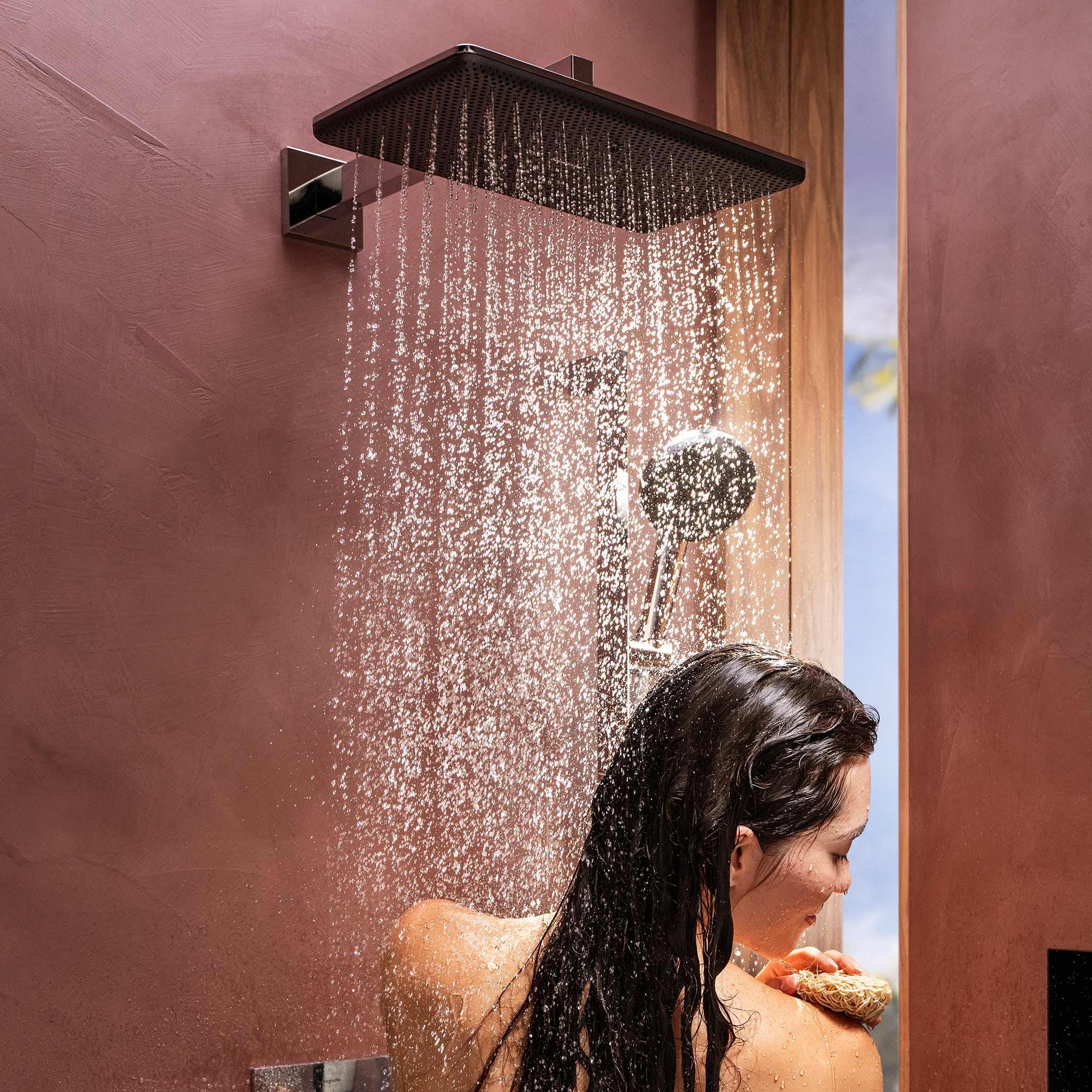 hansgrohe Raindance Alive Q - rociador de ducha con brazo de ducha, ducha fija (210 x 340 mm), cabezal de ducha lluvia con 2 tipos de chorro incl. PowderRain para conexión pared, cromo, 24550000