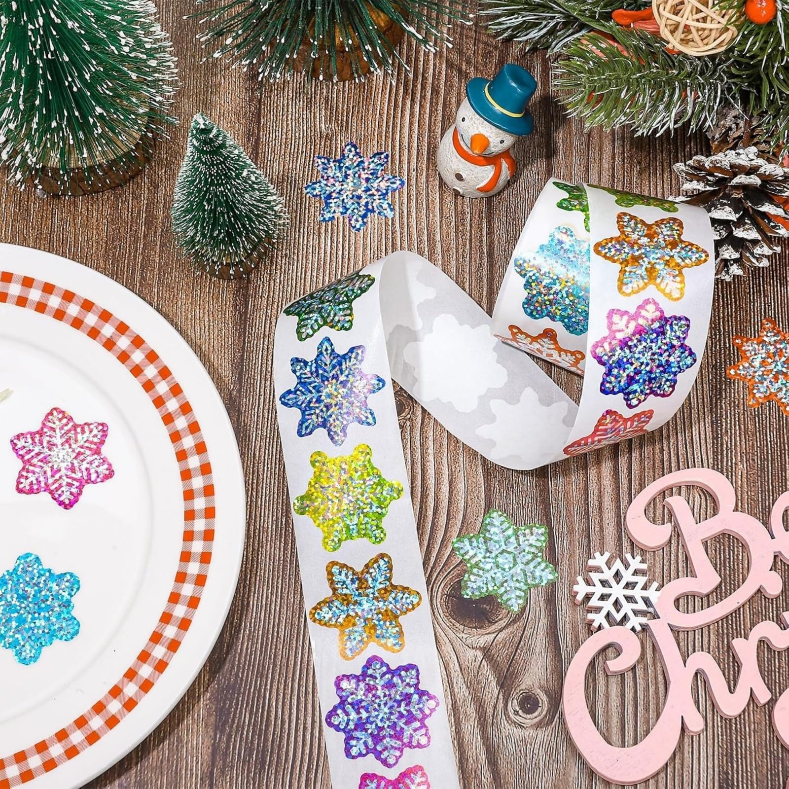 Christmas Multicolored Snowflake Stickers, 500Pcs Self-Adhesive Decals for Decor Party Supplies and Gift Wrapping