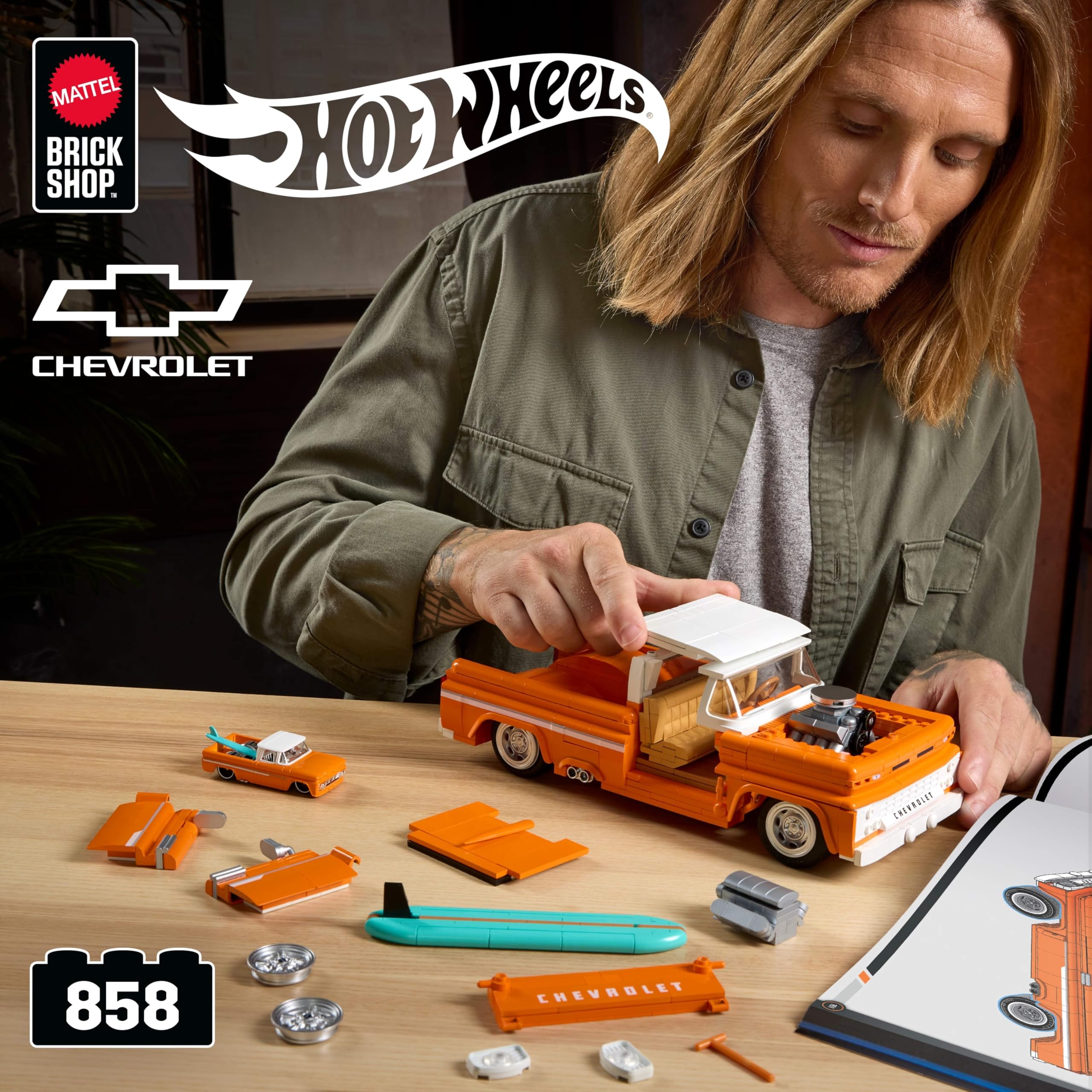 Mattel Brick Shop Hot Wheels Serie Elite set da costruire, Custom ’62 Chevy Pickup, 858 pezzi, adesivi per personalizzare l'auto, per collezionisti adulti e bambini dai 10 anni in su, JFT20