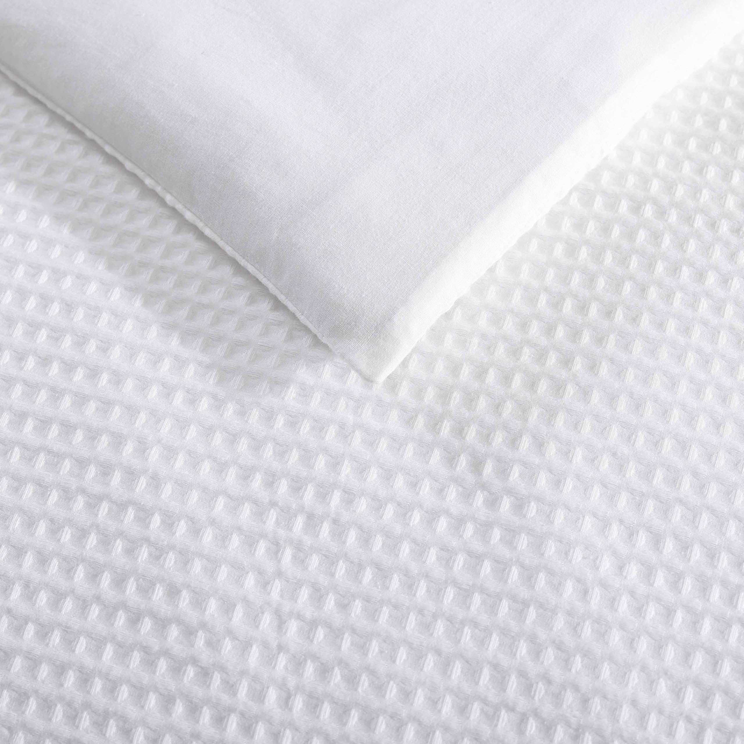 Vera Wang - Juego de Funda de edredón King, Ropa de Cama de algodón de Lujo con Cierre de botón, Incluye Fundas a Juego (Blanco piqué gofre, King)