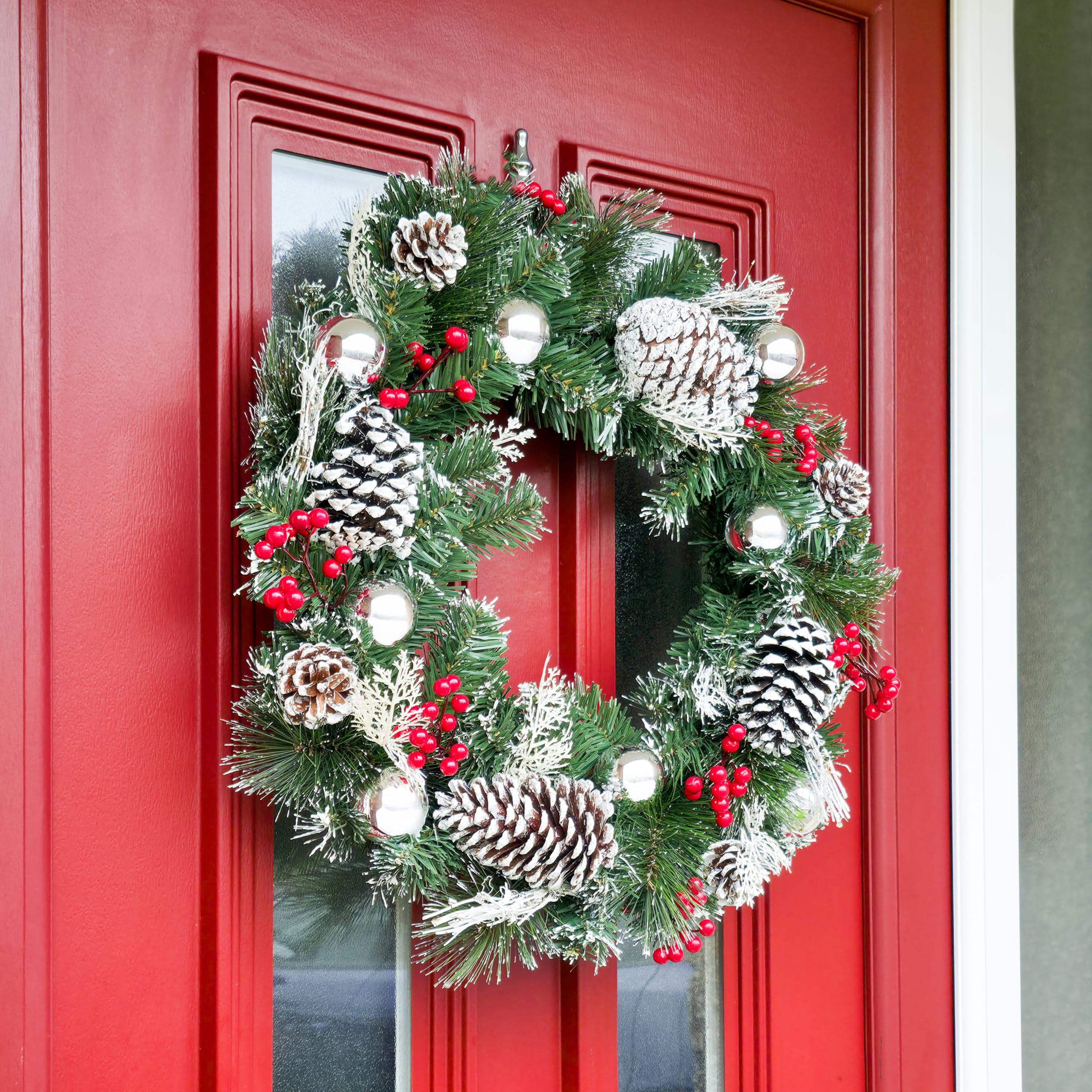 Marco Paul - Corona de Navidad para puerta de 50 cm con piñas, bayas y bolas, decoración de puerta de Navidad con polvo de nieve, adornos de Navidad colgantes de lujo para oficina o hogar, accesorios