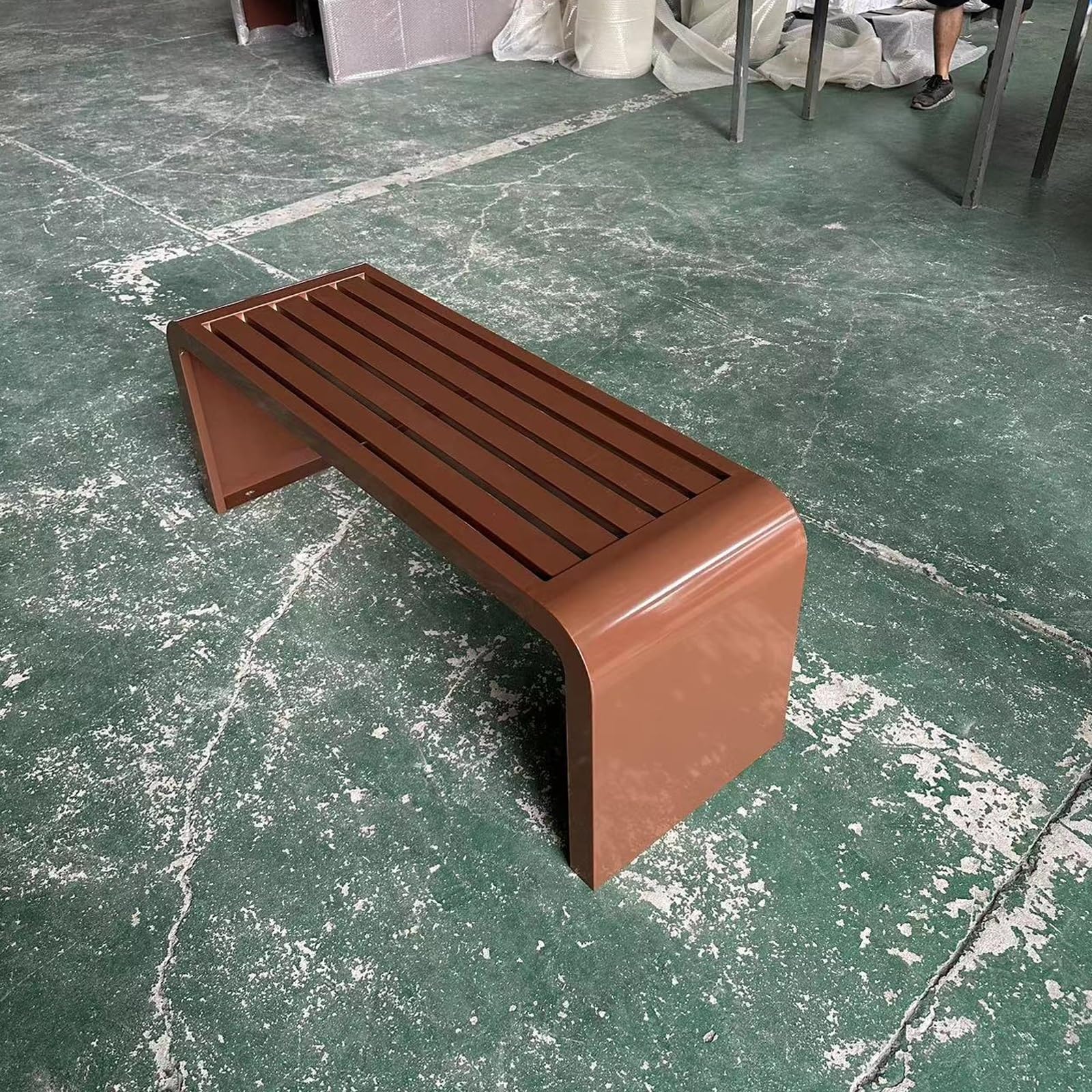 Banco de metal resistente a la intemperie para plantas y patio exterior