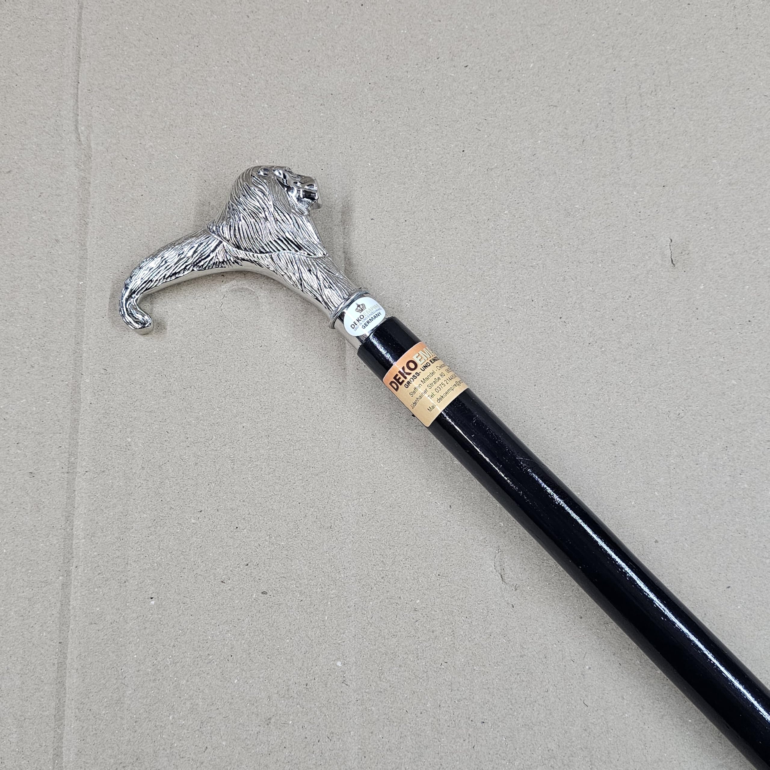Elegancka dekoracyjna drewniana laska, laska ze srebrnym metalowym uchwytem 95 cm długości i wadze 550 g. Z wytrzymałą, antypoślizgową gumową rączką lew