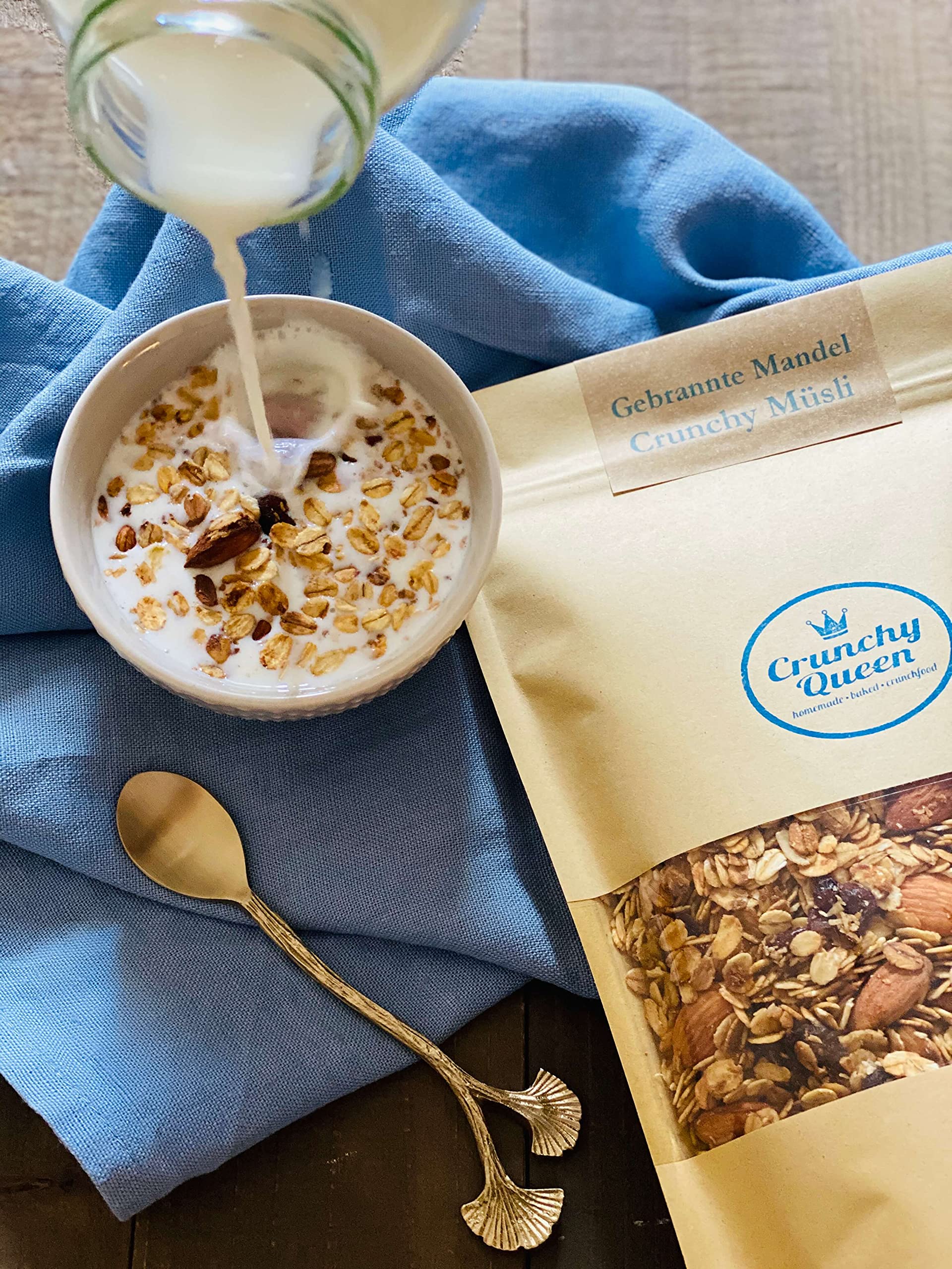 Crunchy Queen Gebrannte Mandel Granola Knuspermüsli | Mandel & Cranberries | Handgemacht | Crunchy Topping für Smoothiebowl & Müsli | Vegan | Müsli ohne Zucker | 100% natürlich | 3x 340g Großgebinde