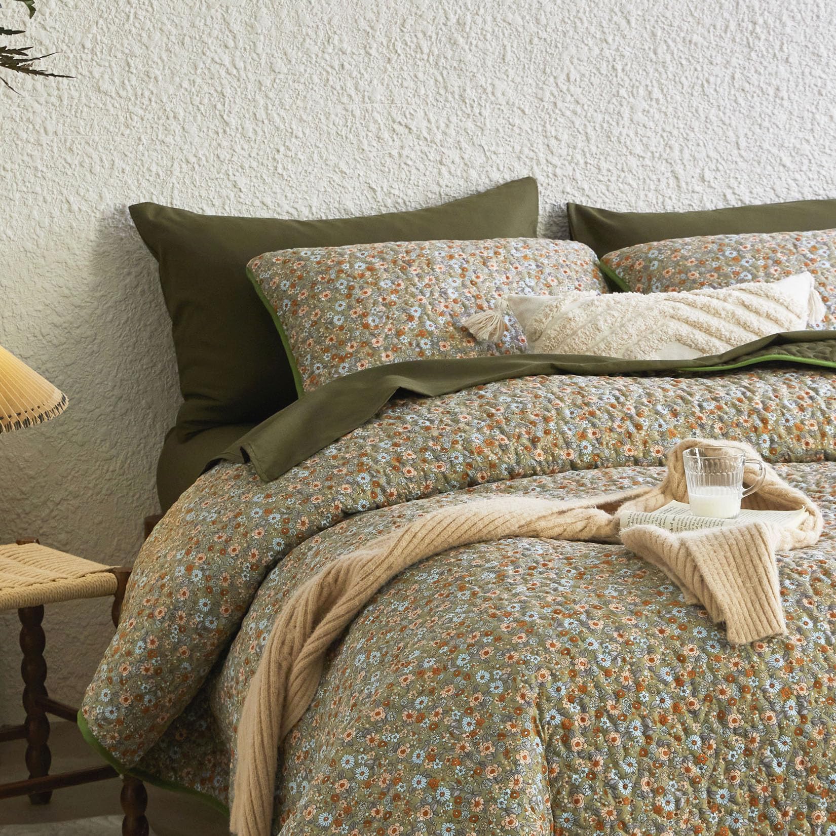 Wake In Cloud - Cottagecore Comforter Set, Floral Vintage Flower Shabby Chic Coquette Aesthetic for Women Teen Girls, Soft Lightweight Dorm Bedding, 3 Pieces, Sage Green, Full Size