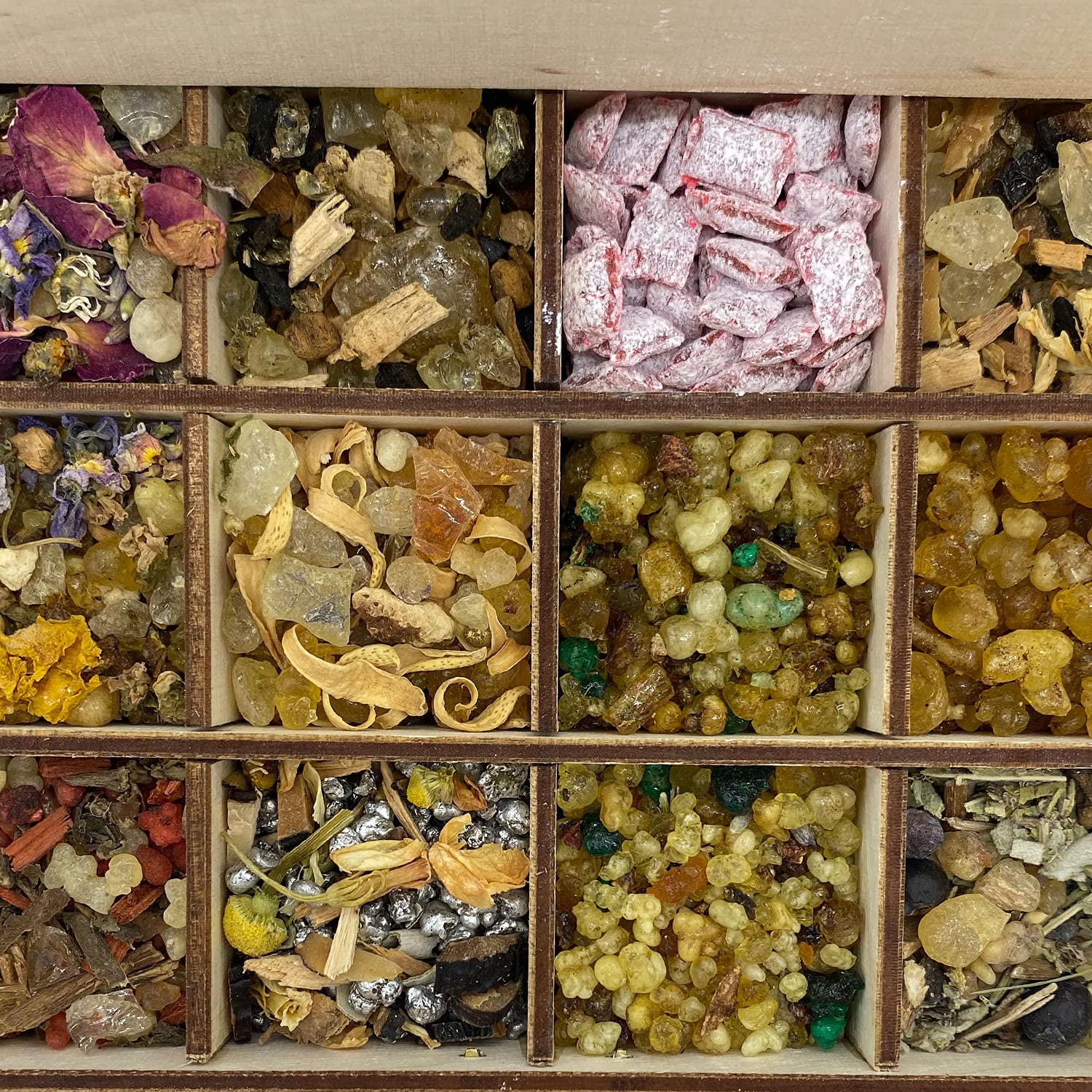 Heilkräuter Manufaktur Smoking Box Gift Box with 12 Varieties of Incense Mixtures Rituals in Year Circle, Seasons, 14 x 10 x 4 cm - Image 3
