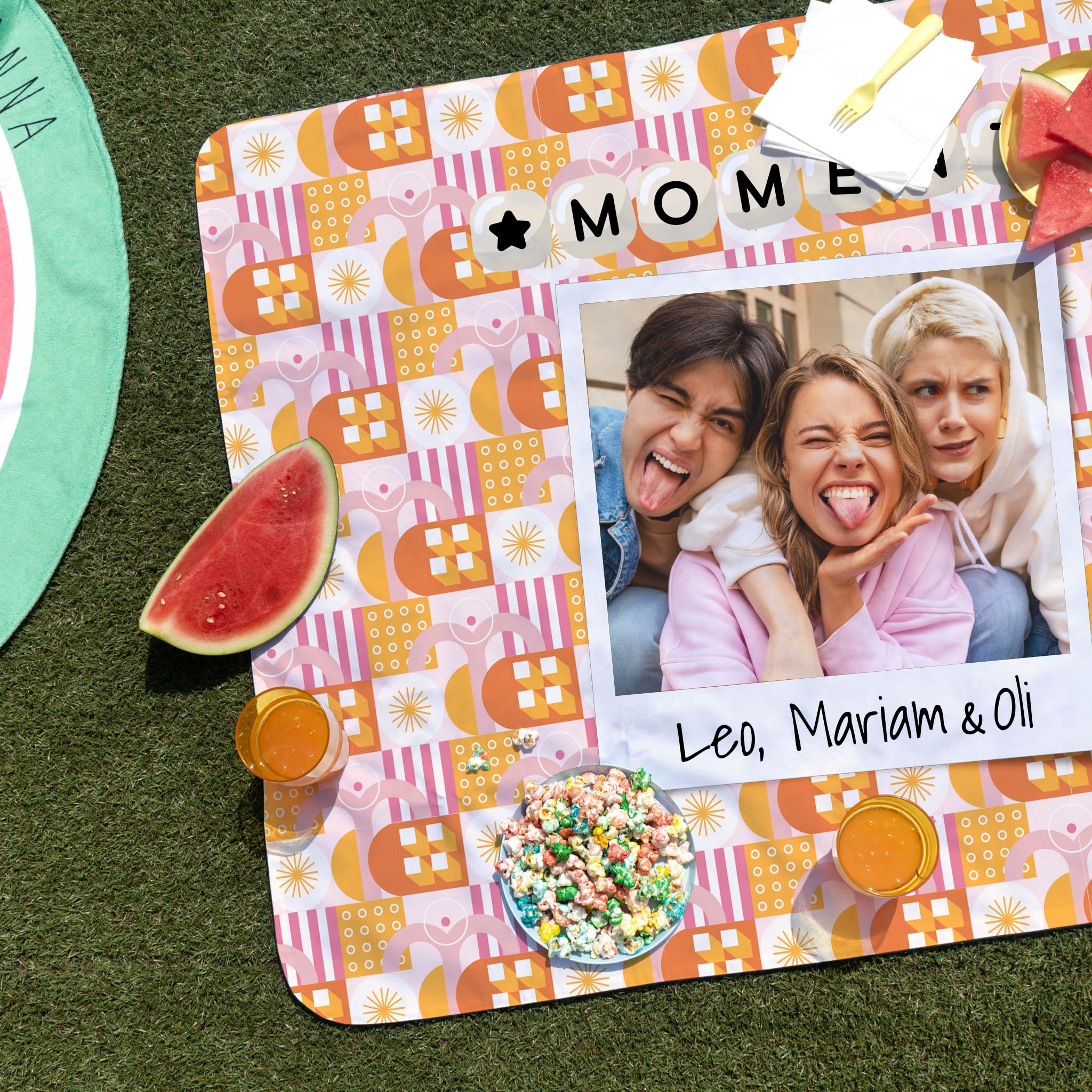 Wanapix | Picknickdecke 240x145 cm | Personalisiert mit deinen Fotos oder Texten | Wasserdicht | Inklusive Tragegurt mit Griff | Große Decke für Garten, Strand oder Park | 100% personalisiert