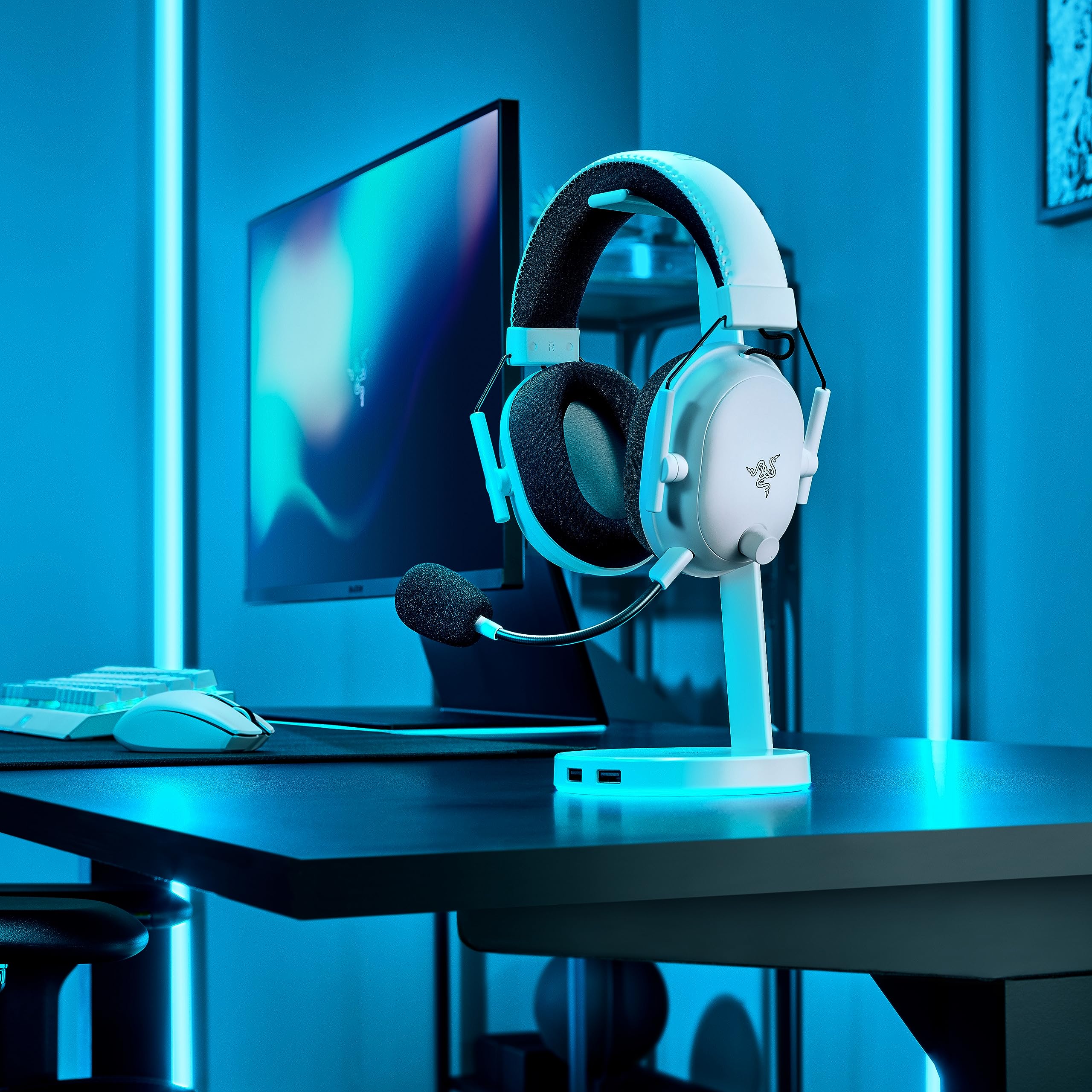 Razer Base Station V2 Chroma - Soporte para Auriculares con concentrador USB (Iluminación Chroma RGB, 2 Puertos USB 3.1, Base Antideslizante, Diseñado para audífonos para Juegos) Mercury