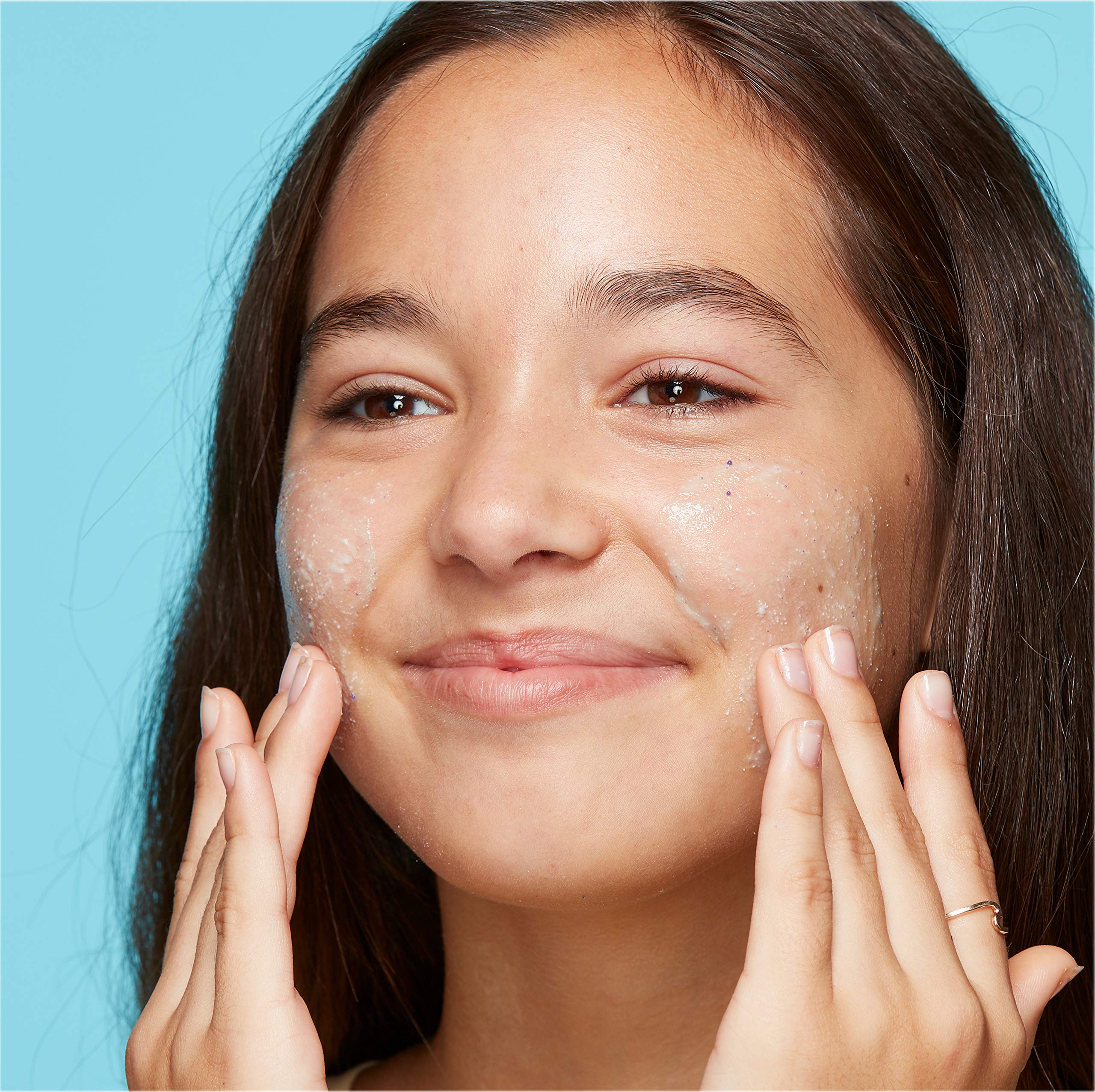 Clean & Clear Deep Action OilFree Exfoliating Facial Scrub for Deep Pore Cleansing, Cooling