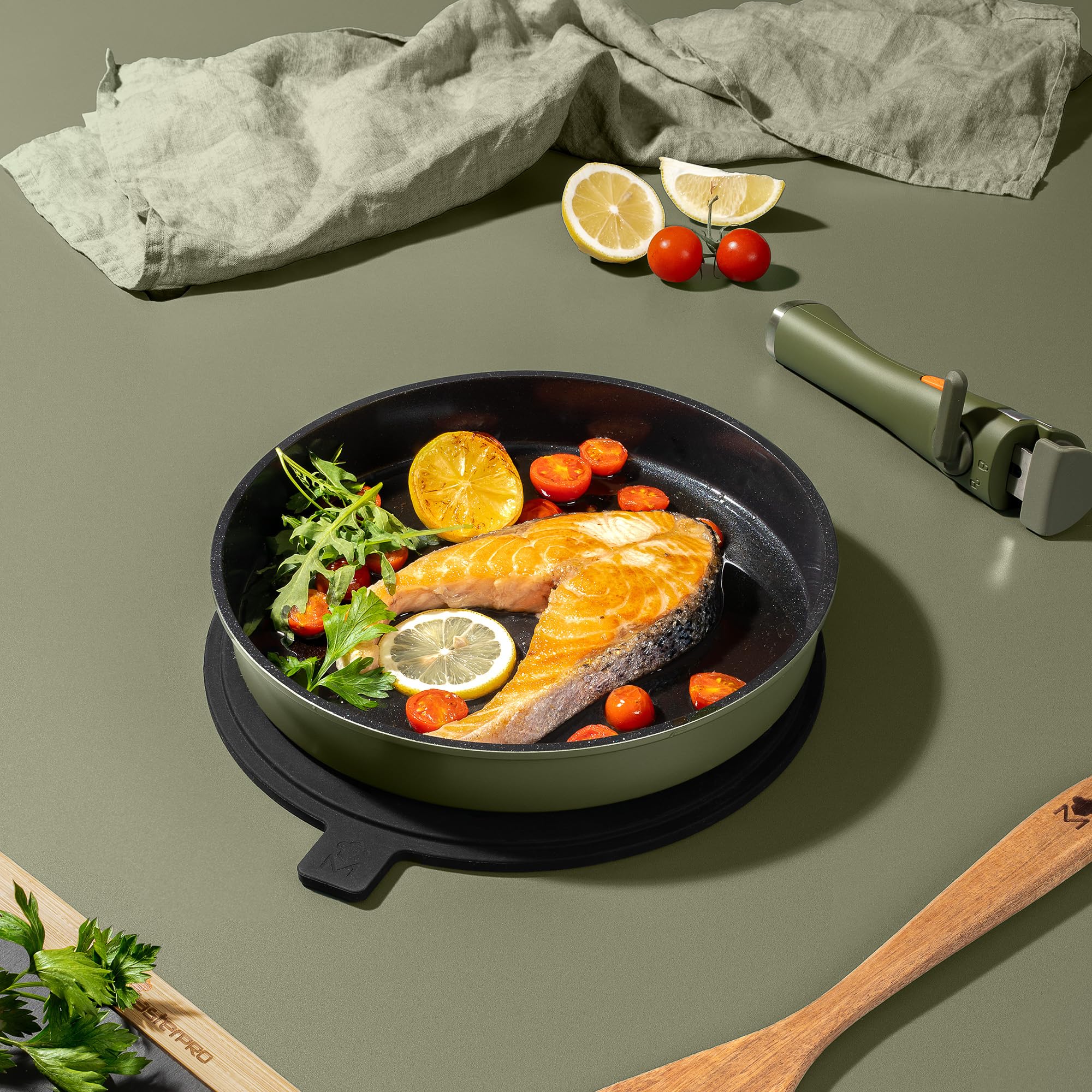 MasterPRO SHARE & PLAY | Ensemble de 10 ustensiles de cuisine empilables | Manche amovible | Peu encombrant | Fonte d'aluminium | Revêtement antiadhésif CERATECH