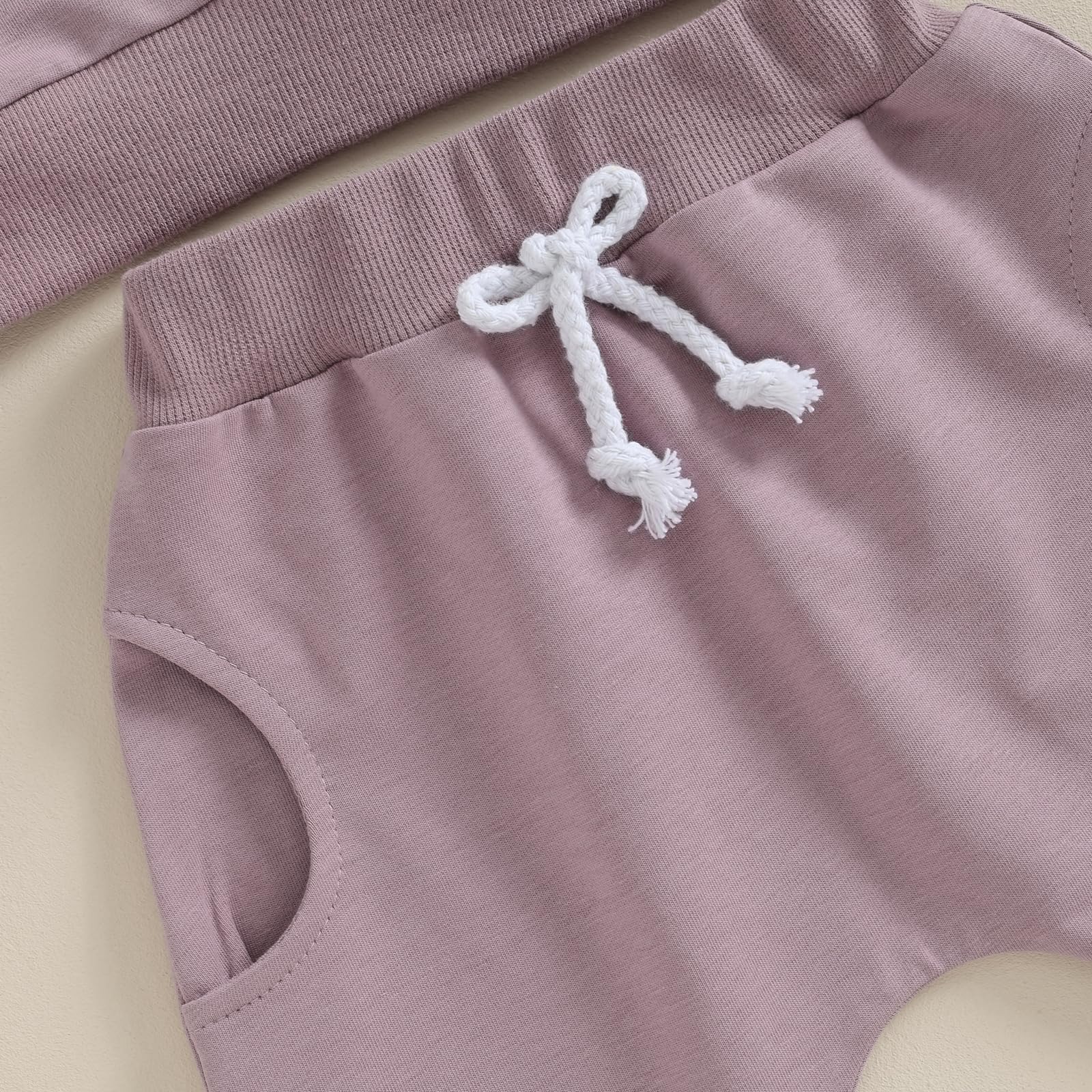 Ropa de bebé niña pequeña, sudadera de manga larga con estampado de letras y pantalones deportivos elásticos, traje de otoño e invierno para recién nacido
