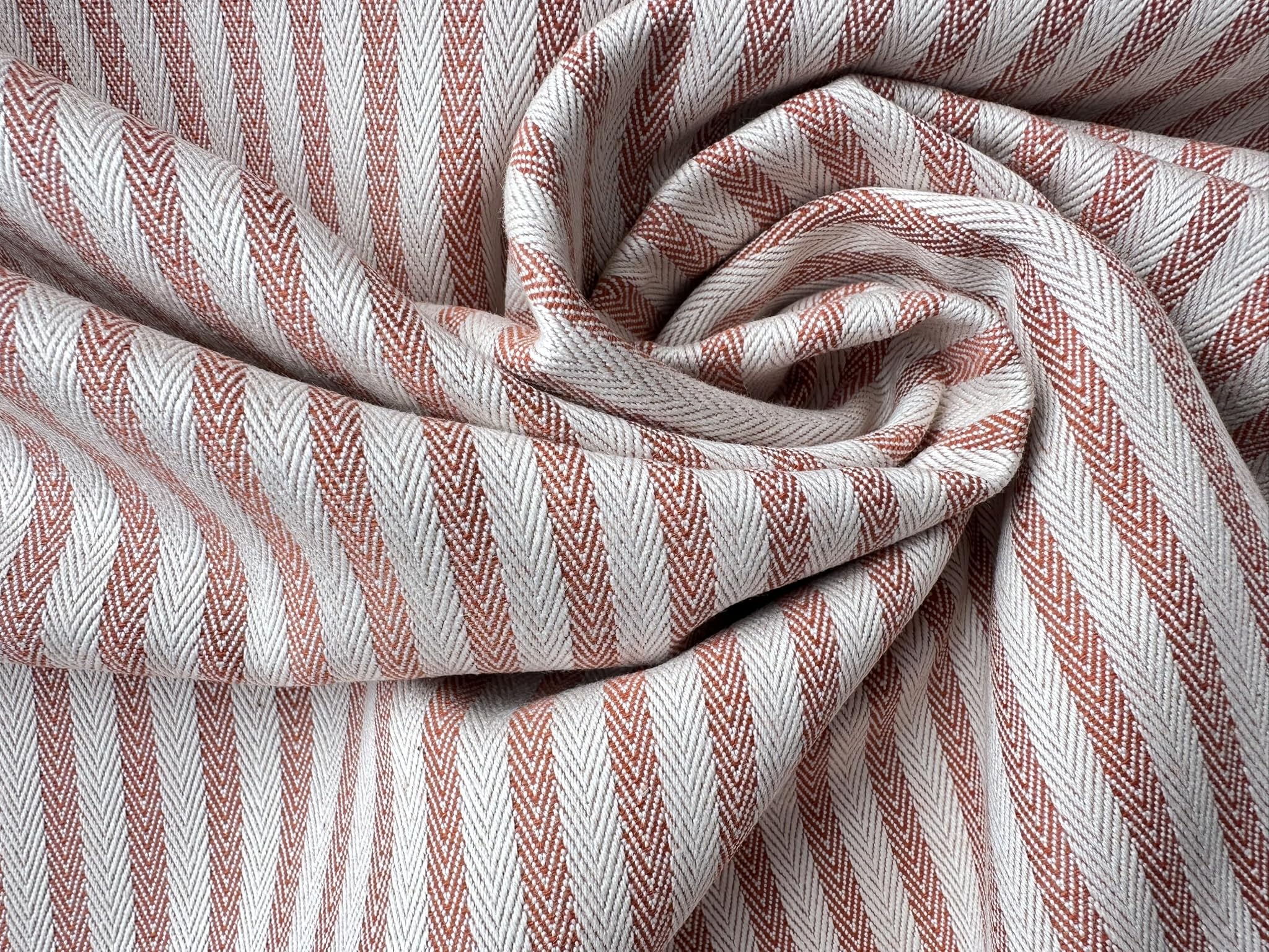 Tissu à chevrons effet lin 5 mm pour coussin à rayures crème pour décoration d'intérieur - 328 cm extra large - Vendu au mètre - Terre cuite