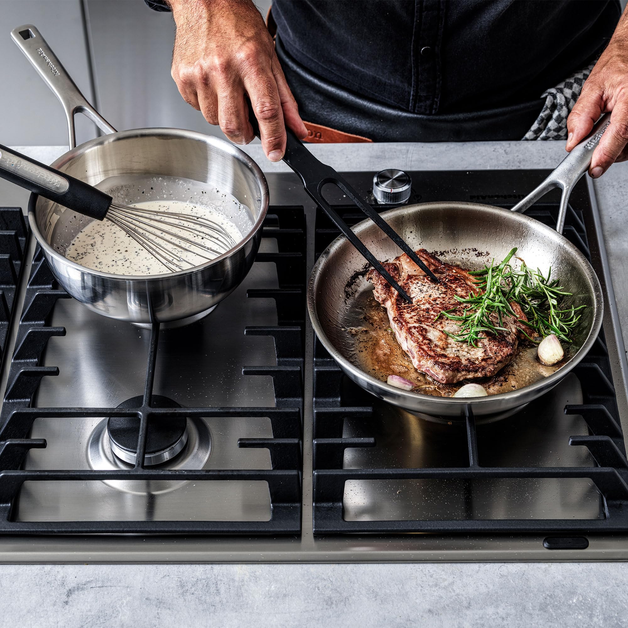 KitchenAid MultiPly 3PLY Poêle à frire de 24 cm en Acier Inoxydable Sans PFAS, Triply, Multiclad, Induction, Va au four jusqu'à 220°C, Va au lave-vaisselle, Argent