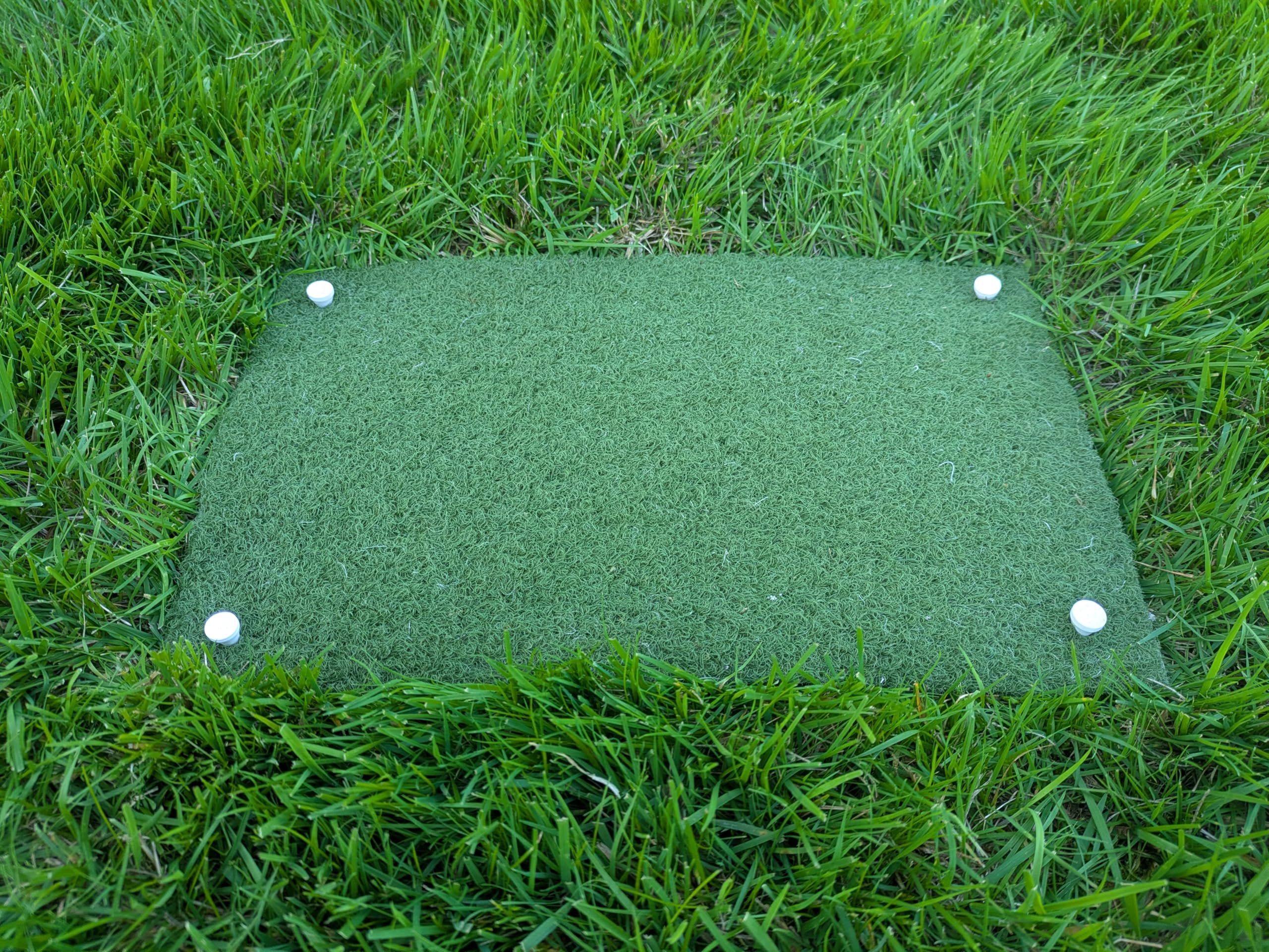 CyberSunrise Heavy Duty Astroturf Golf Mat – Driving Fairway Chipping Practice Turf with Rubber Backing & 4 Tee Holes – All-Weather Swing Training - Portable Indoor/Outdoor Golf Training Mat (30×20cm)