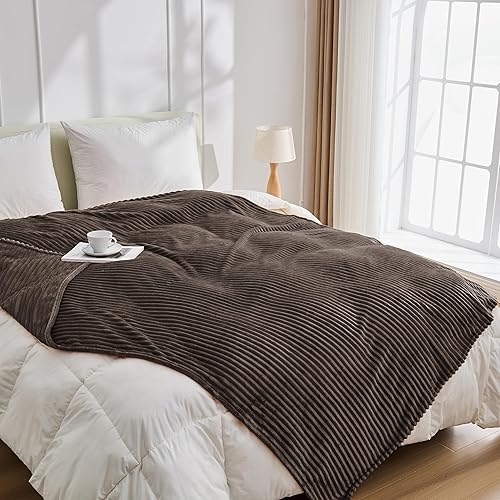 Miniatura 4 de Bnuitland - Manta de franela marrón con funda de almacenamiento, 300 GSM, manta de sofá súper suave con patrón de rayas de forro polar para bebés