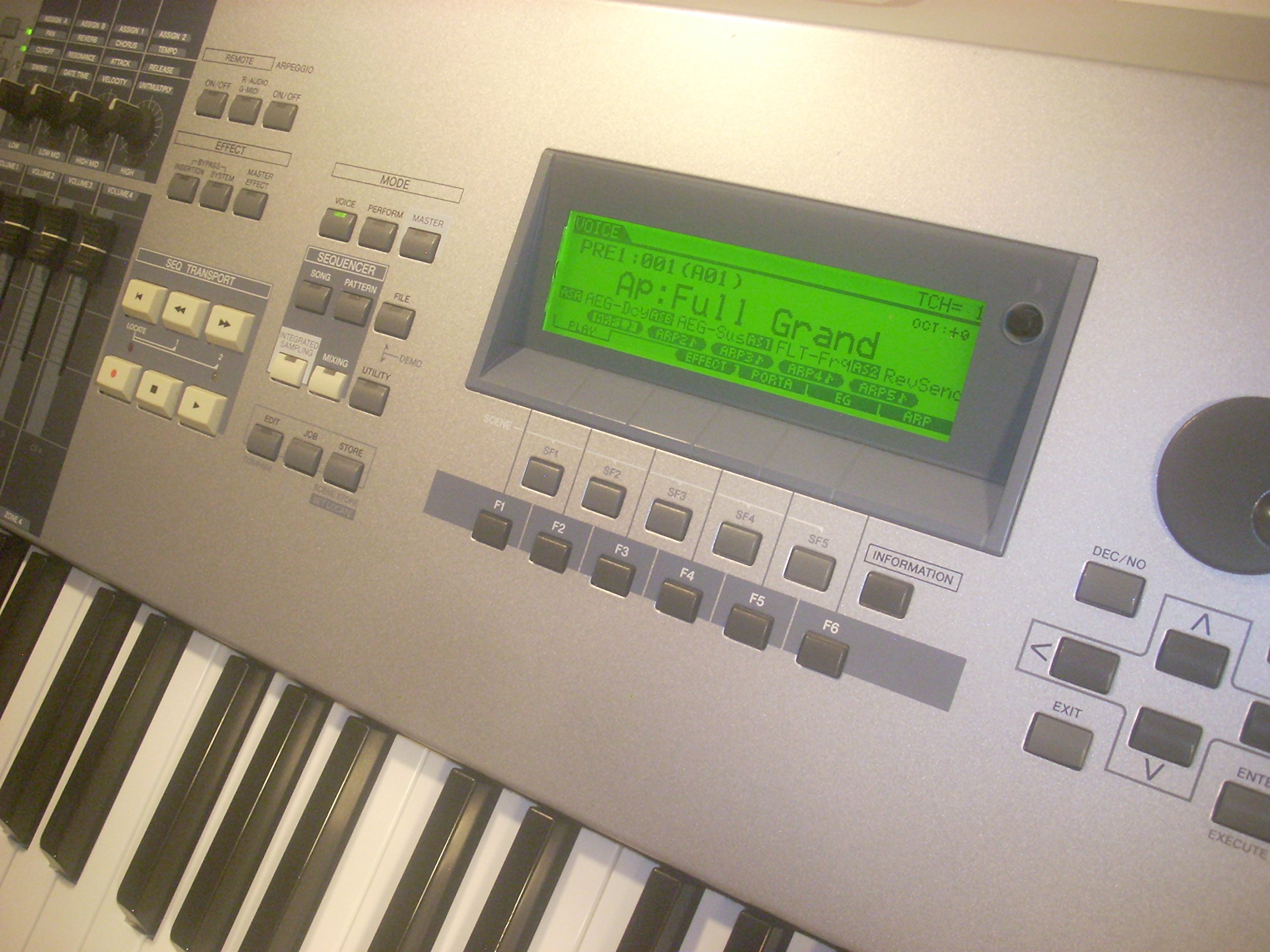 Amazon.com: Yamaha Motif es8 88 鍵卓越+ 額外的聲音庫: 樂器