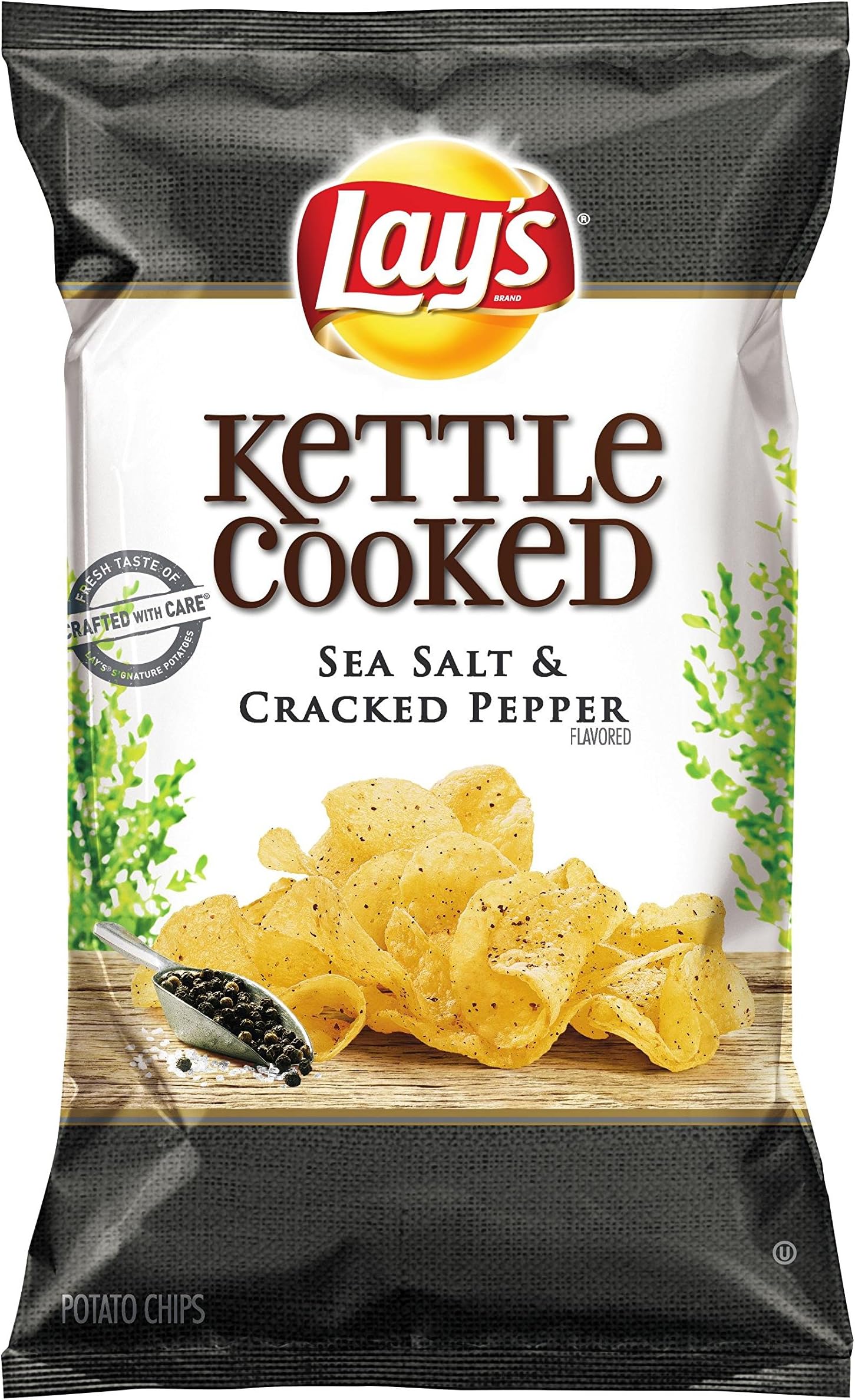 Lay's Kettle Cooked Chips, Sea Salt and Cracked Pepper, total 32 Ounce (8 oz x Pack of 4)