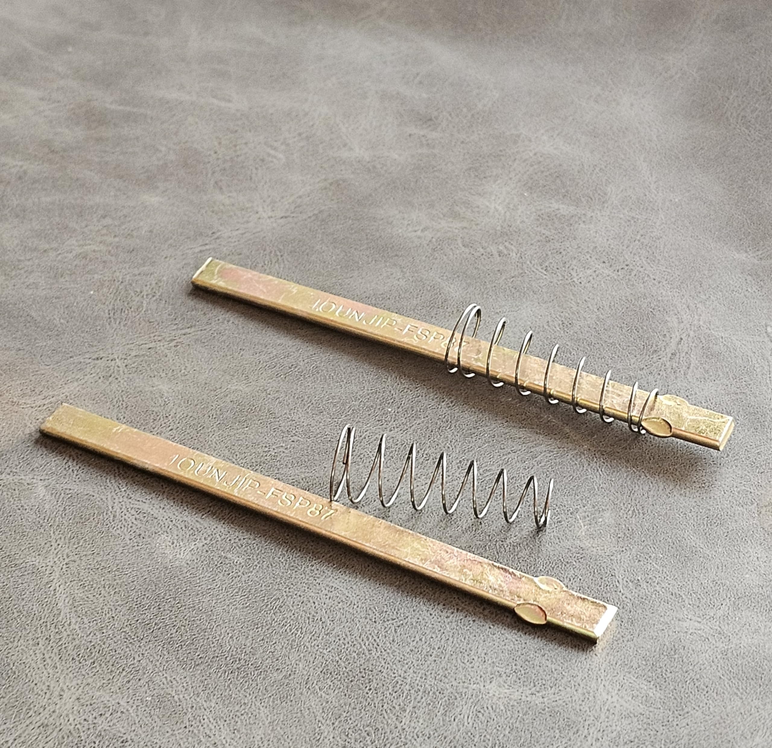 JOUNJIP Kit de extensión de bloqueo mecánico: (2) husillos de 87 mm (2) husillos de 135 mm, (2) tornillos M5 de 100 mm, (4) extensiones de tornillo