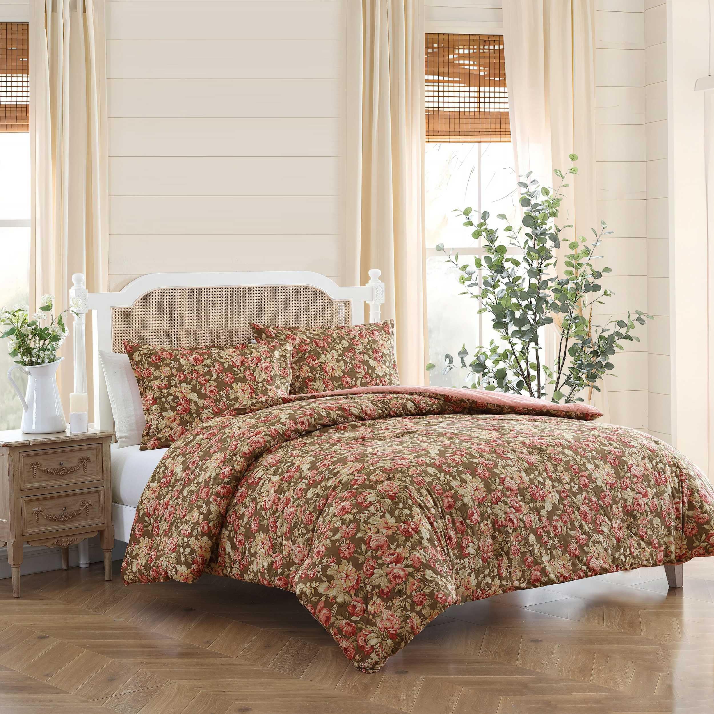 Amazon.com: Laura Ashley - Full/Queen Comforter Set, Soft Cotton