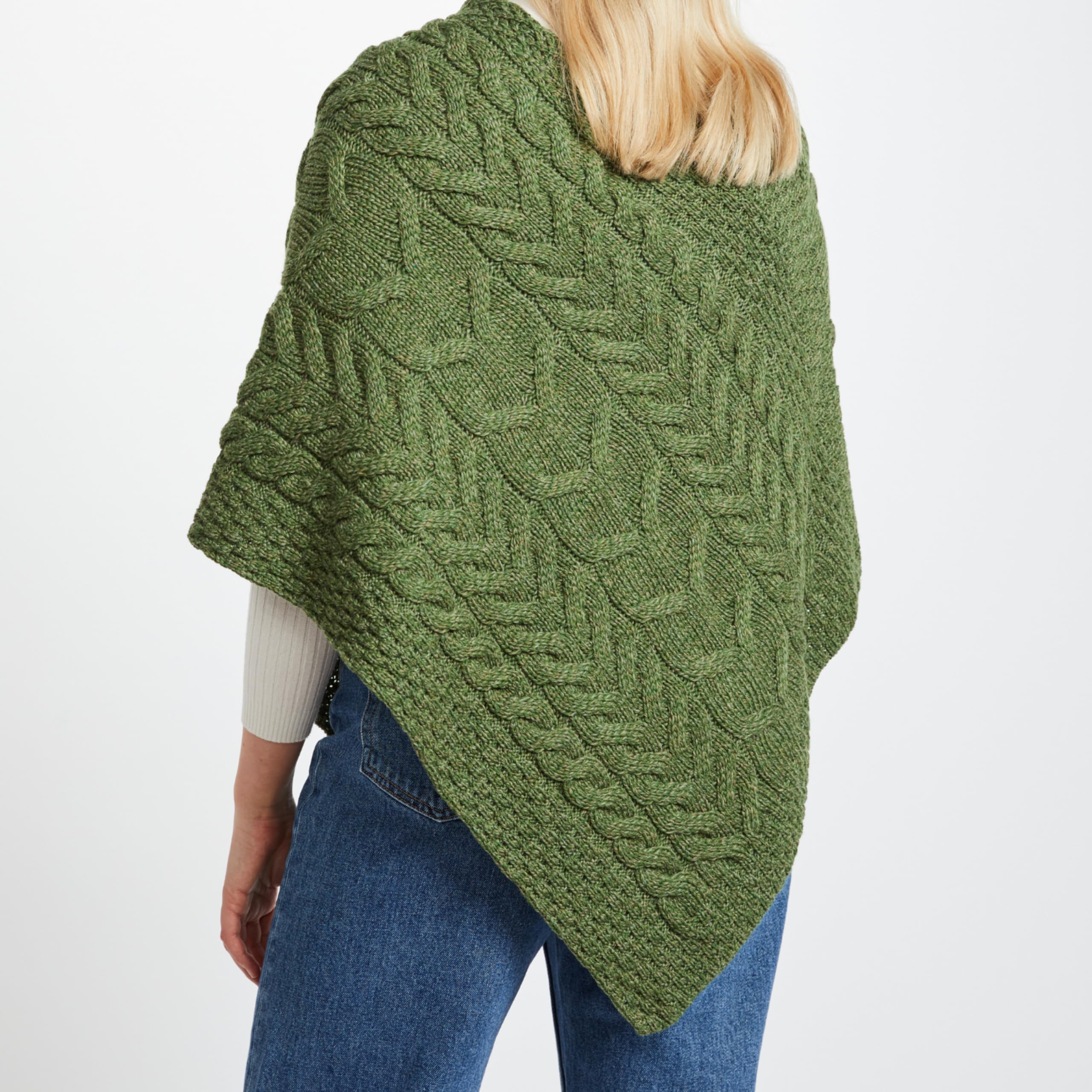 Aran Woollen Mills Poncho in Maglia Irlandese per Donna Cardigan Triangolare in Lana Merino Super Morbida Made in Ireland