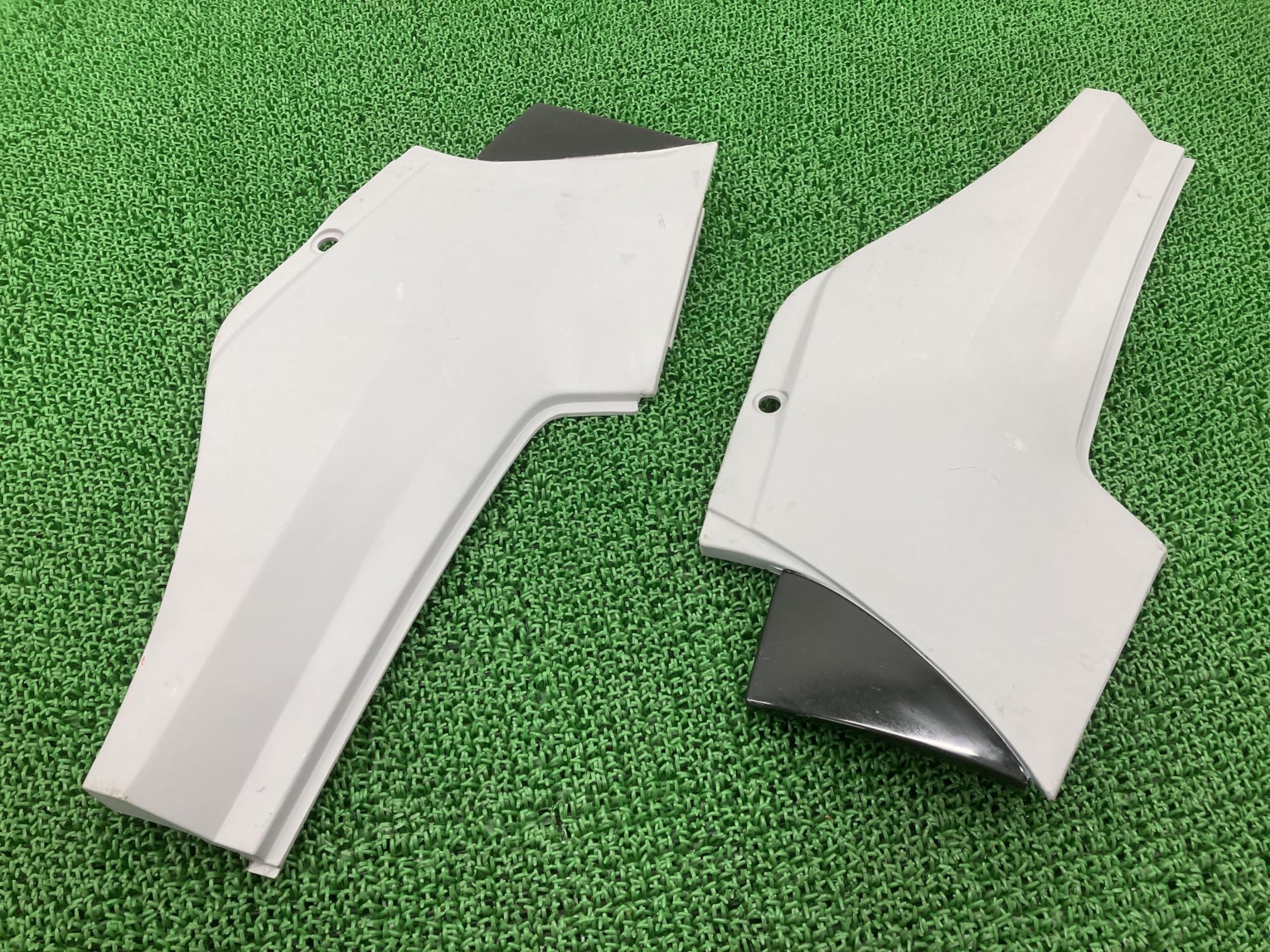 Amazon | カワサキ(Kawasaki) GPZ900Rサイドカバー左右36001-1259